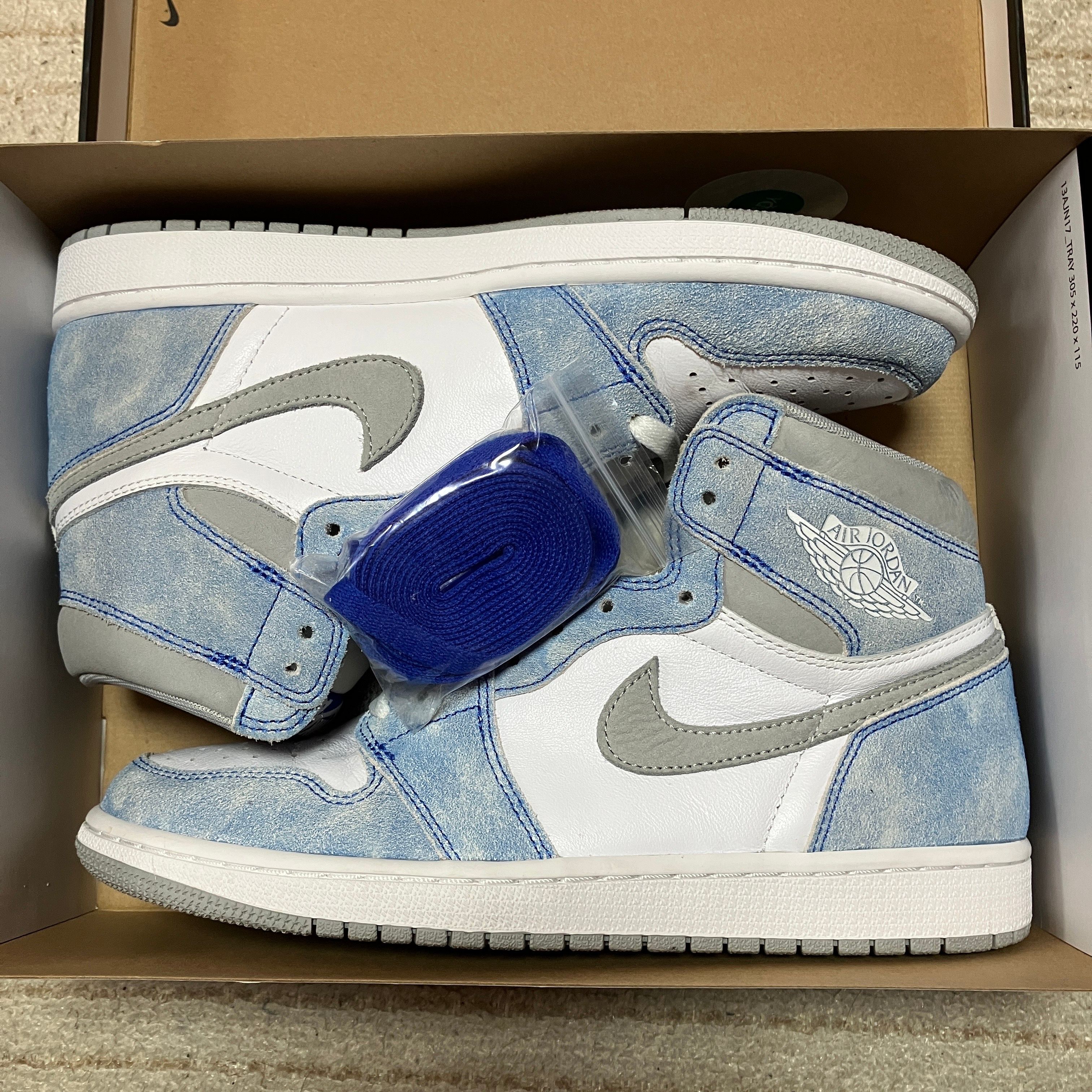 Nike Air Jordan 1 High OG "Hyper Royal"