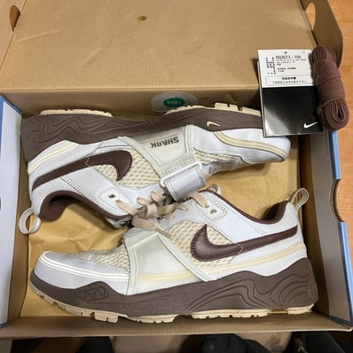 Travis Scott × Nike Zoom Field Jaxx "White and Light Chocolate"
