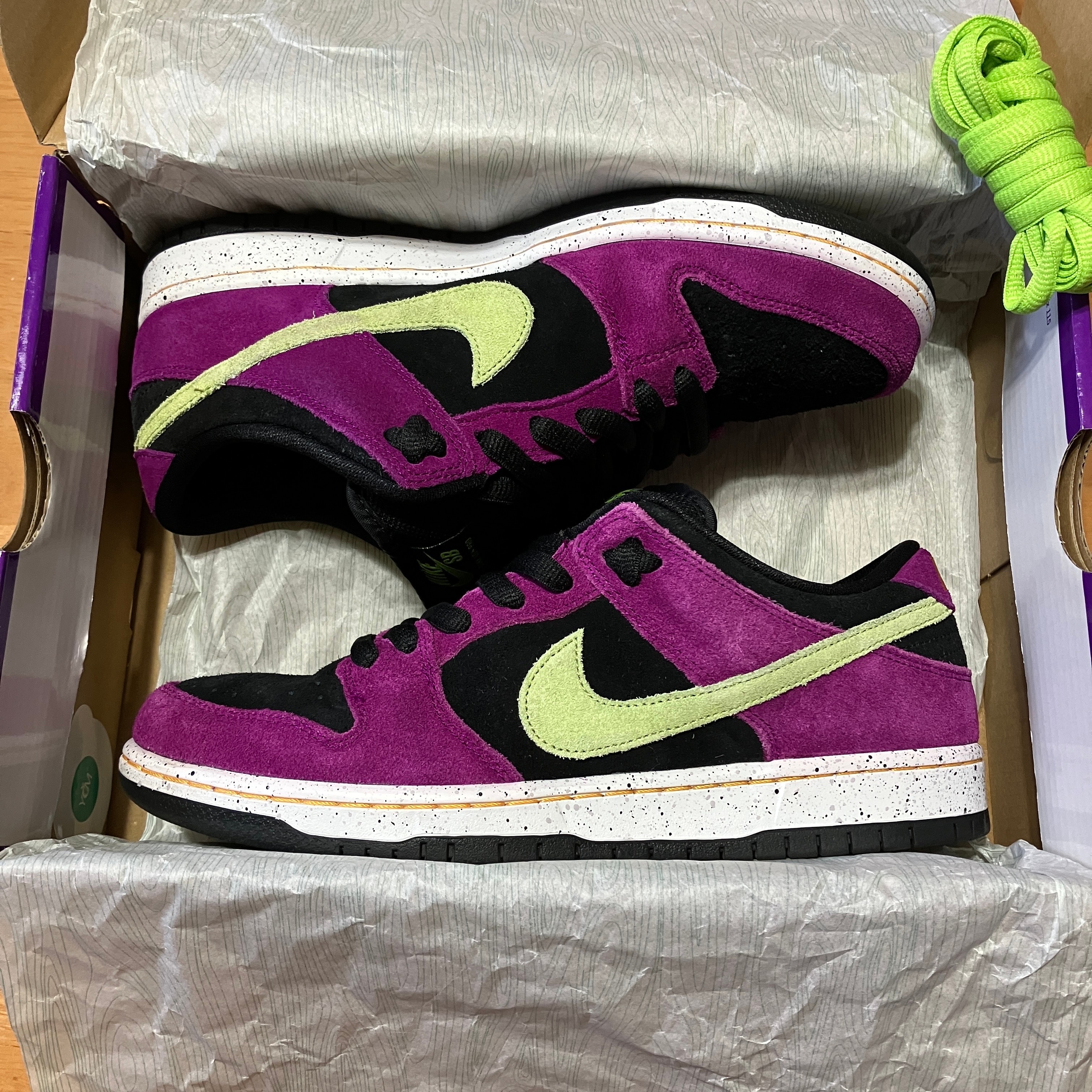 Nike SB Dunk Low "Red Plum"