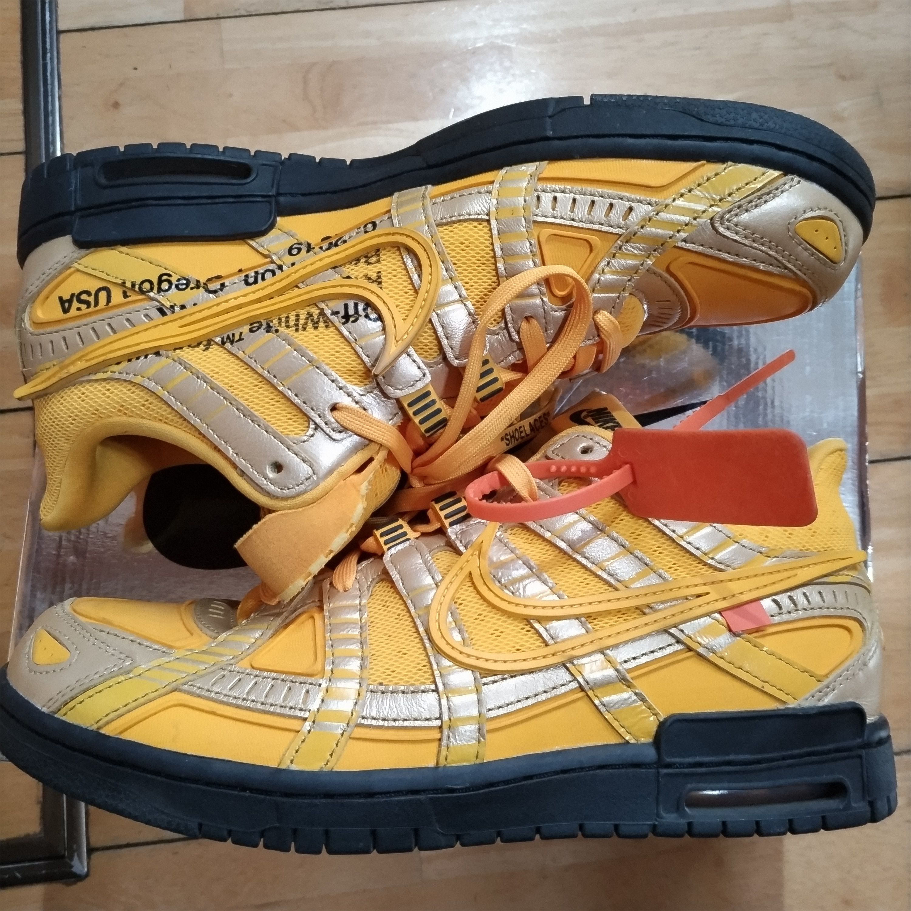 Off-White × Nike Air Rubber Dunk "University Gold" 