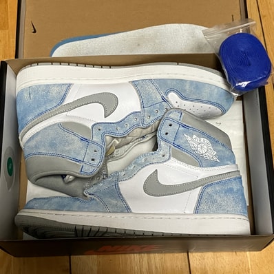 Nike Air Jordan 1 High OG "Hyper Royal"