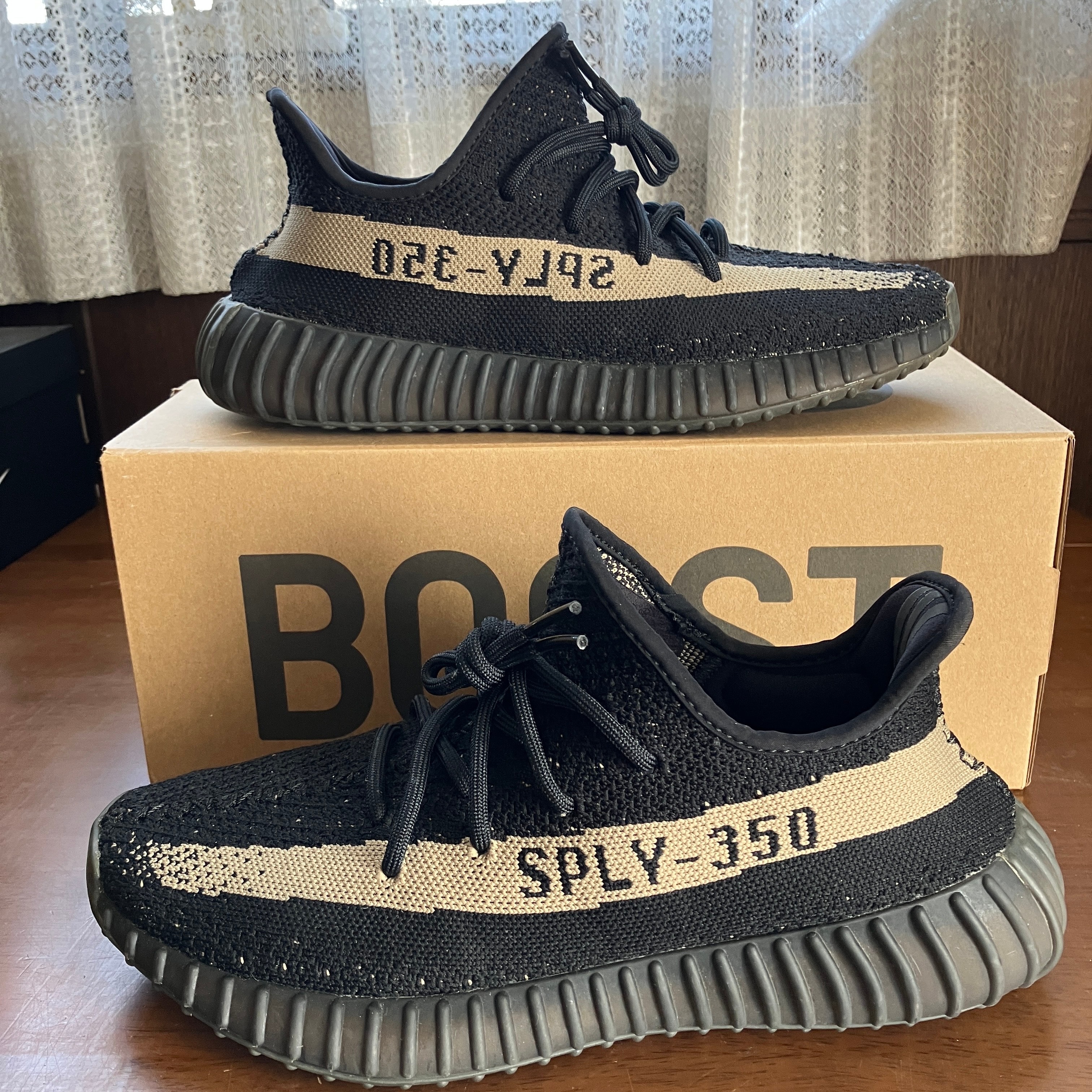 アディダス イージーブースト350V2 "コアブラックグリーン"