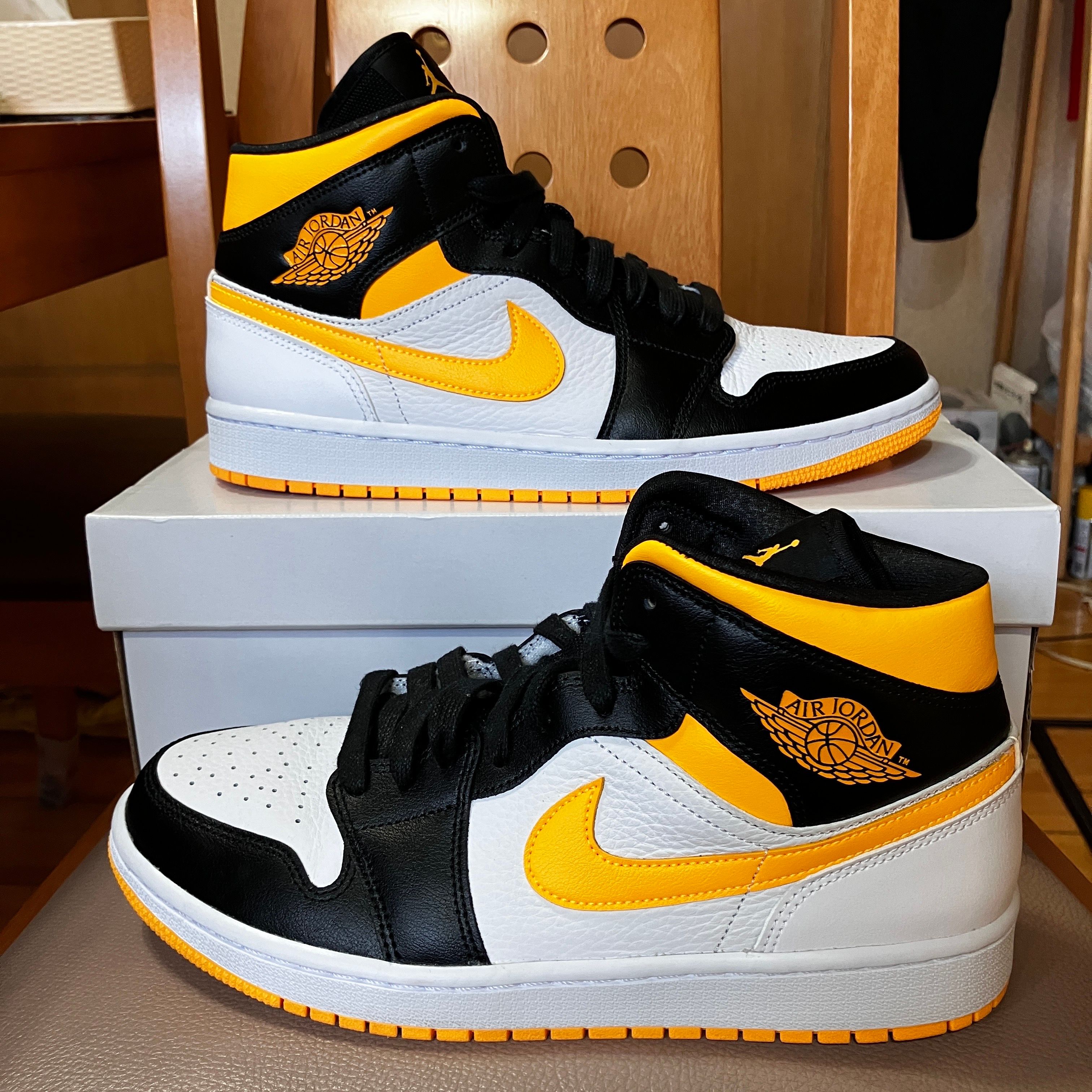 Nike Women's Air Jordan 1 Mid SE "Laser Orange Black"