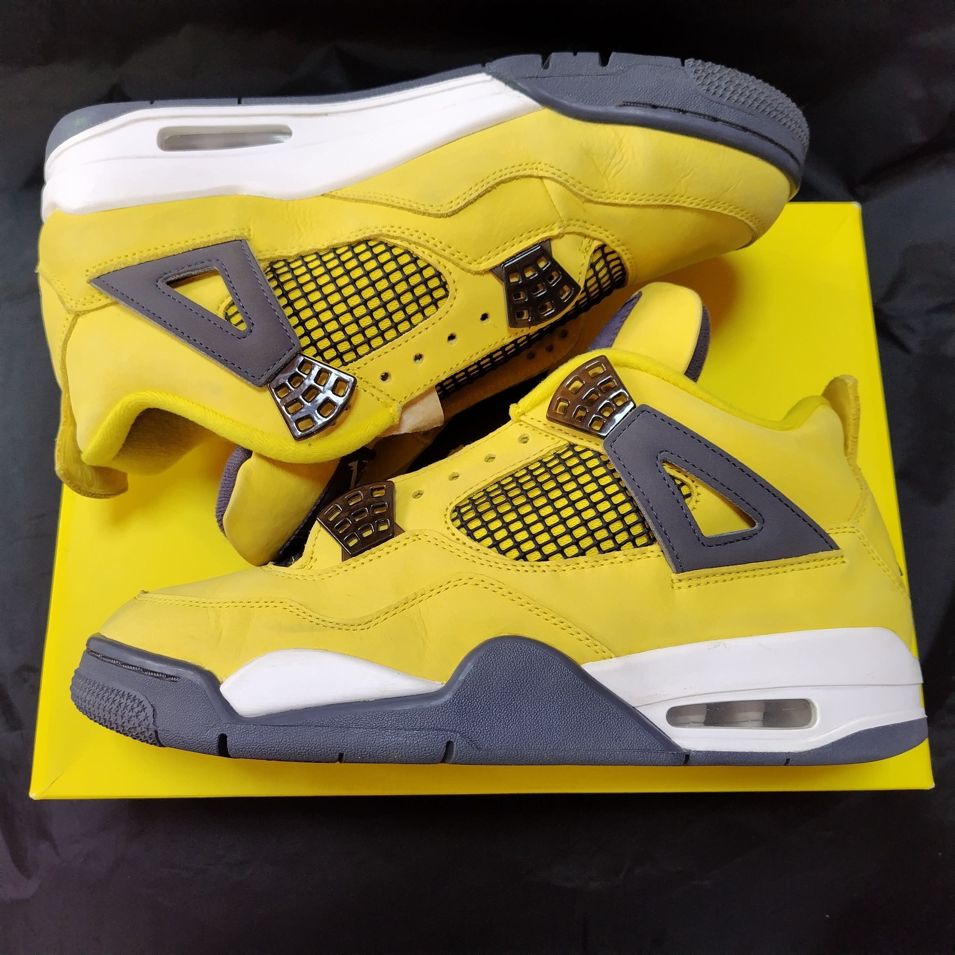 Nike Air Jordan 4 "Tour Yellow"