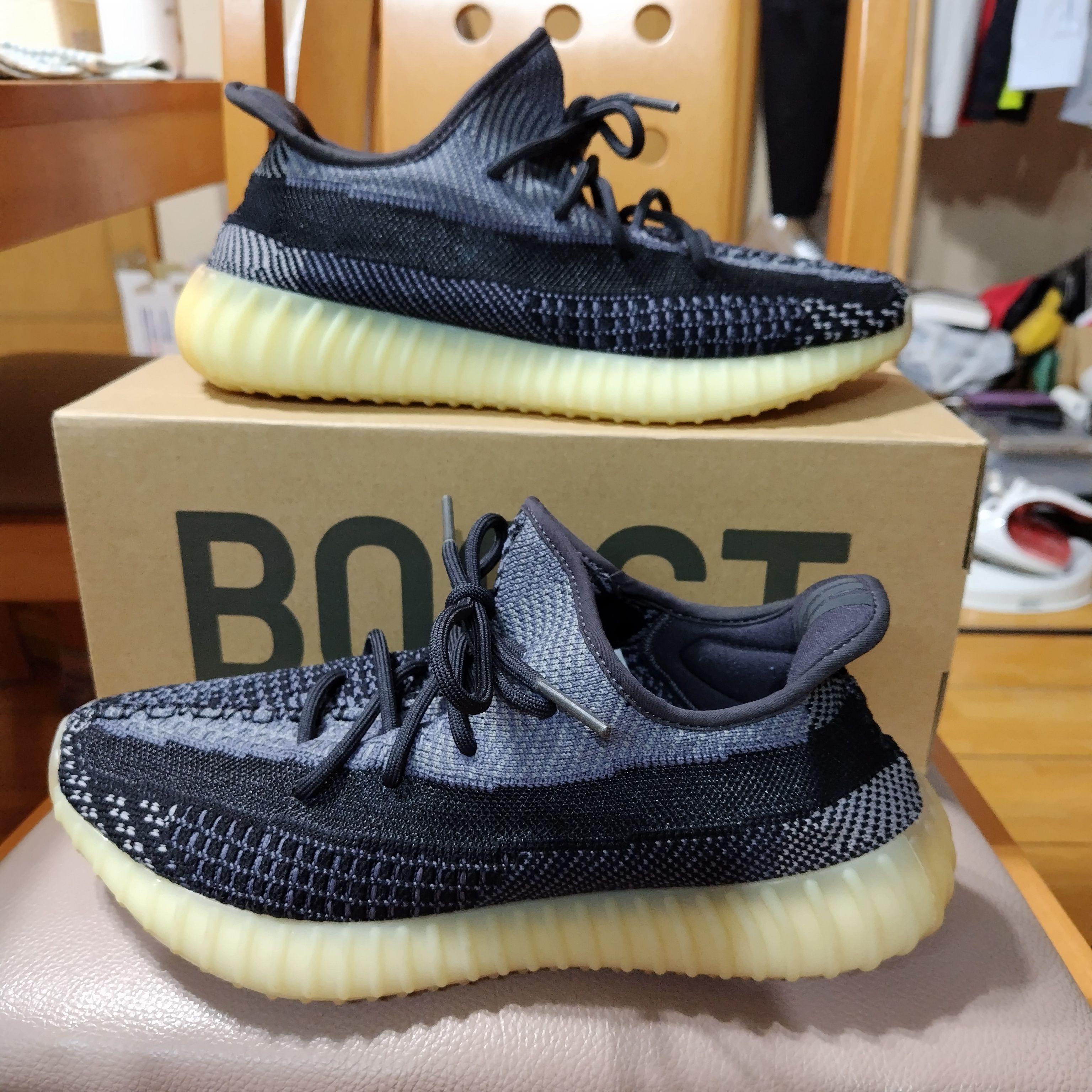 adidas YEEZY Boost 350V2 "Carbon"