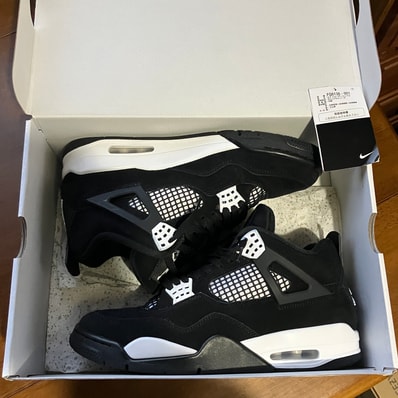 Nike Air Jordan 4 Retro "White Thunder"