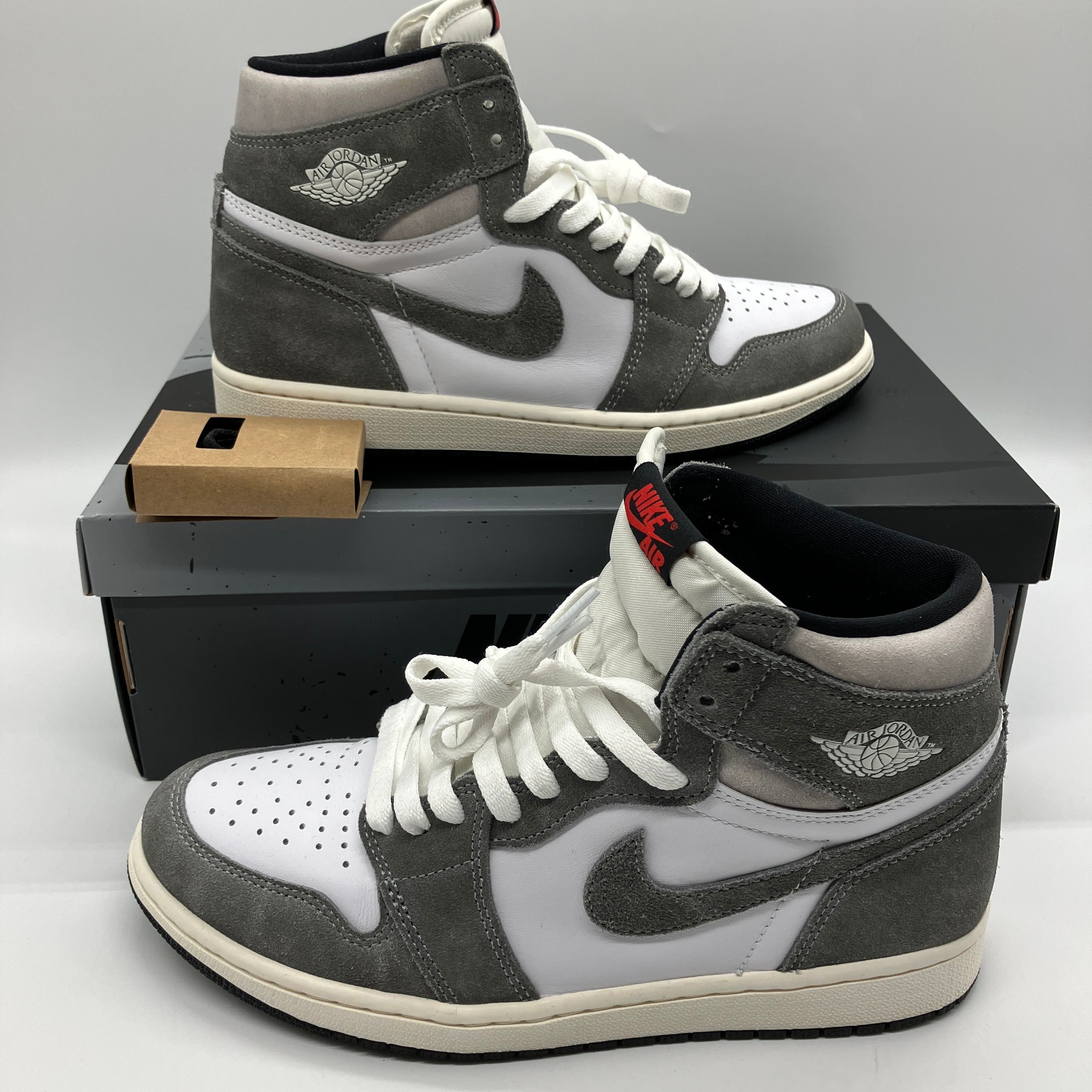 Nike Air Jordan 1 Retro High OG "Black and Smoke Grey"