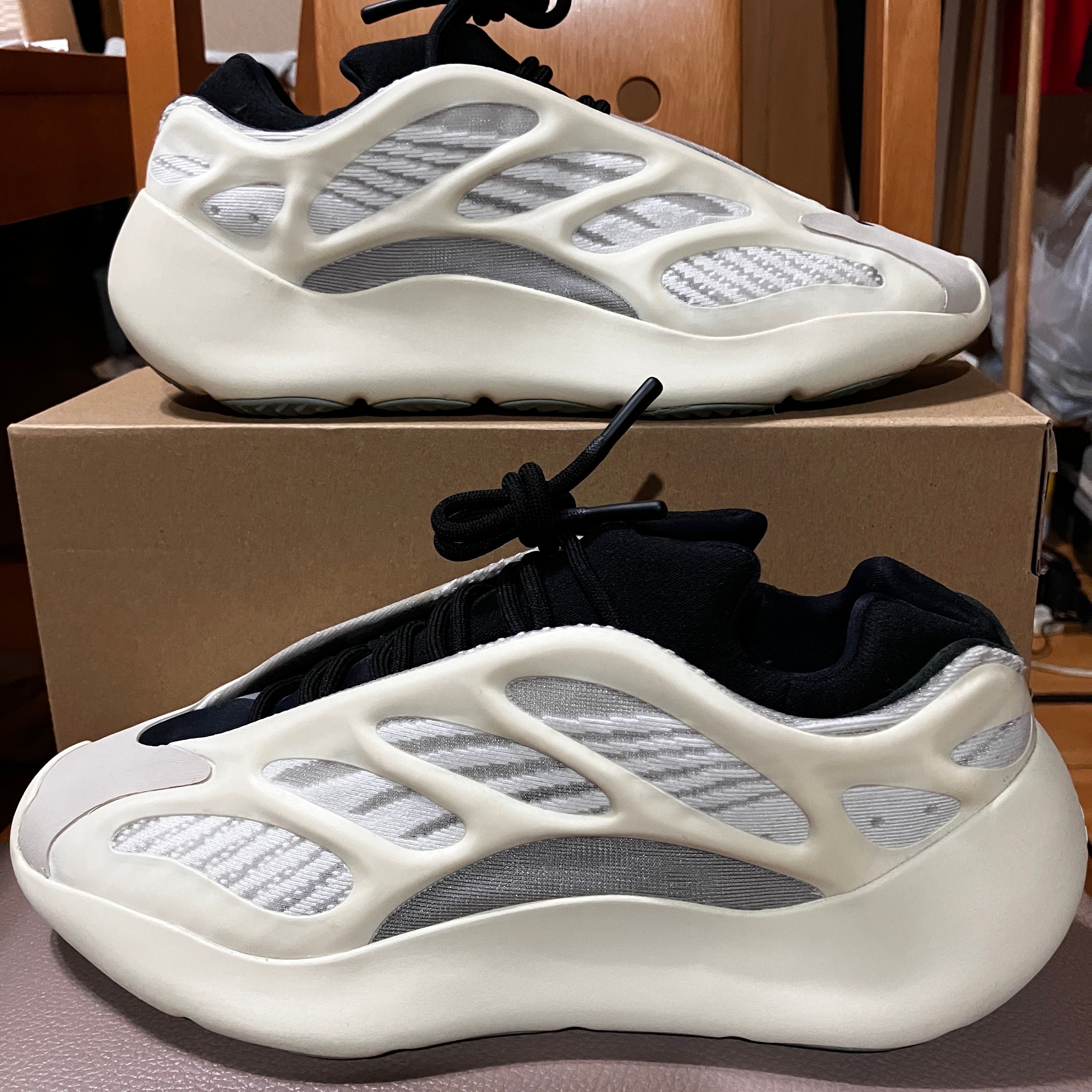 adidas YEEZY 700V3 "Azael"