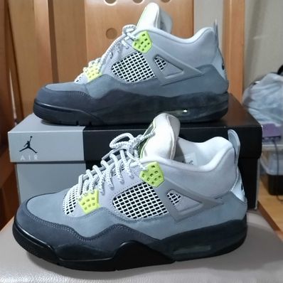 NIKE AIR JORDAN 4 RETRO LE
