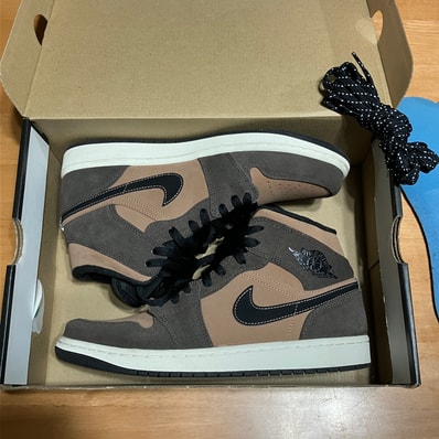 Nike Air Jordan 1 Mid SE "Dark Chocolate"