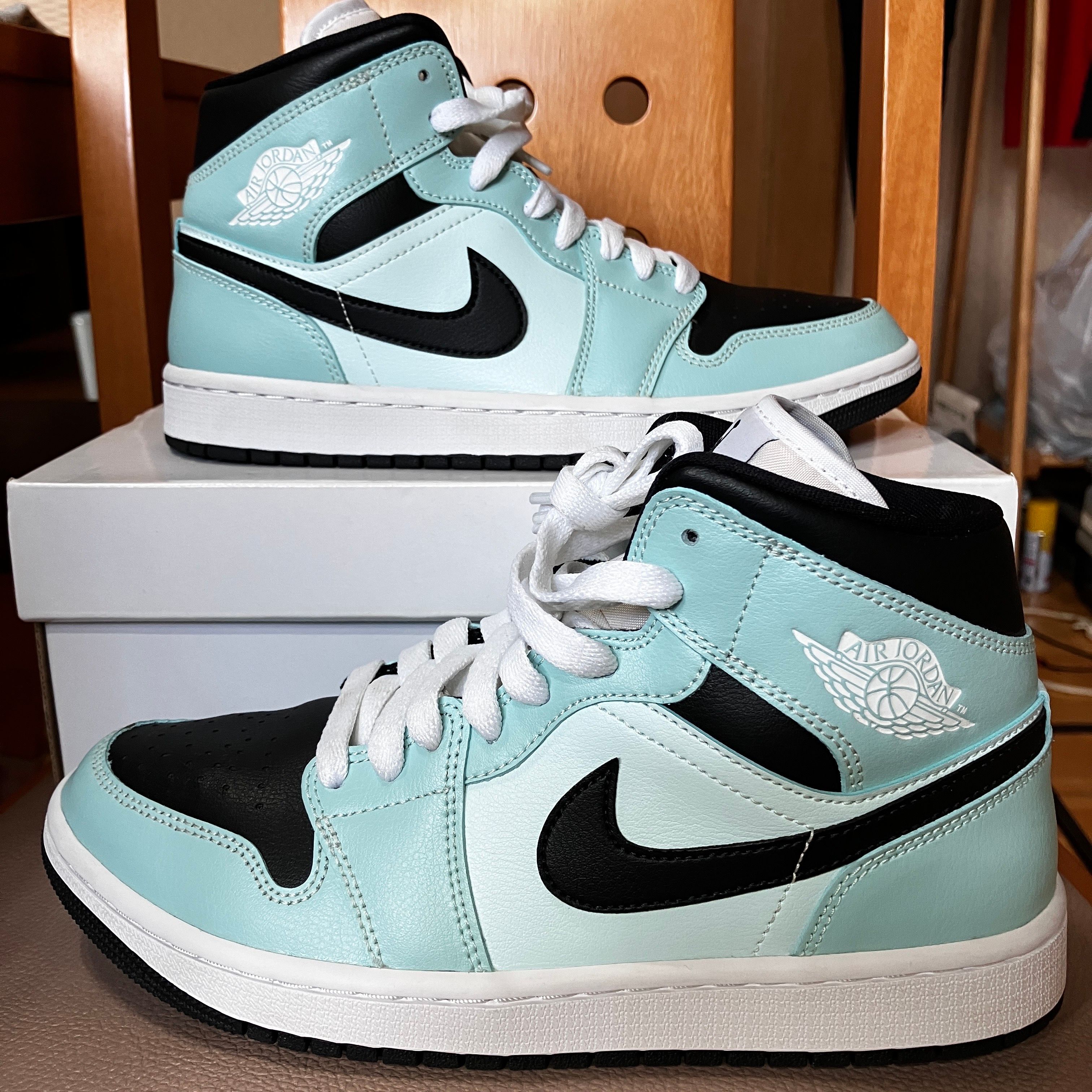 NIKE Women's AIR JORDAN 1 MID "AQUA BLUE"