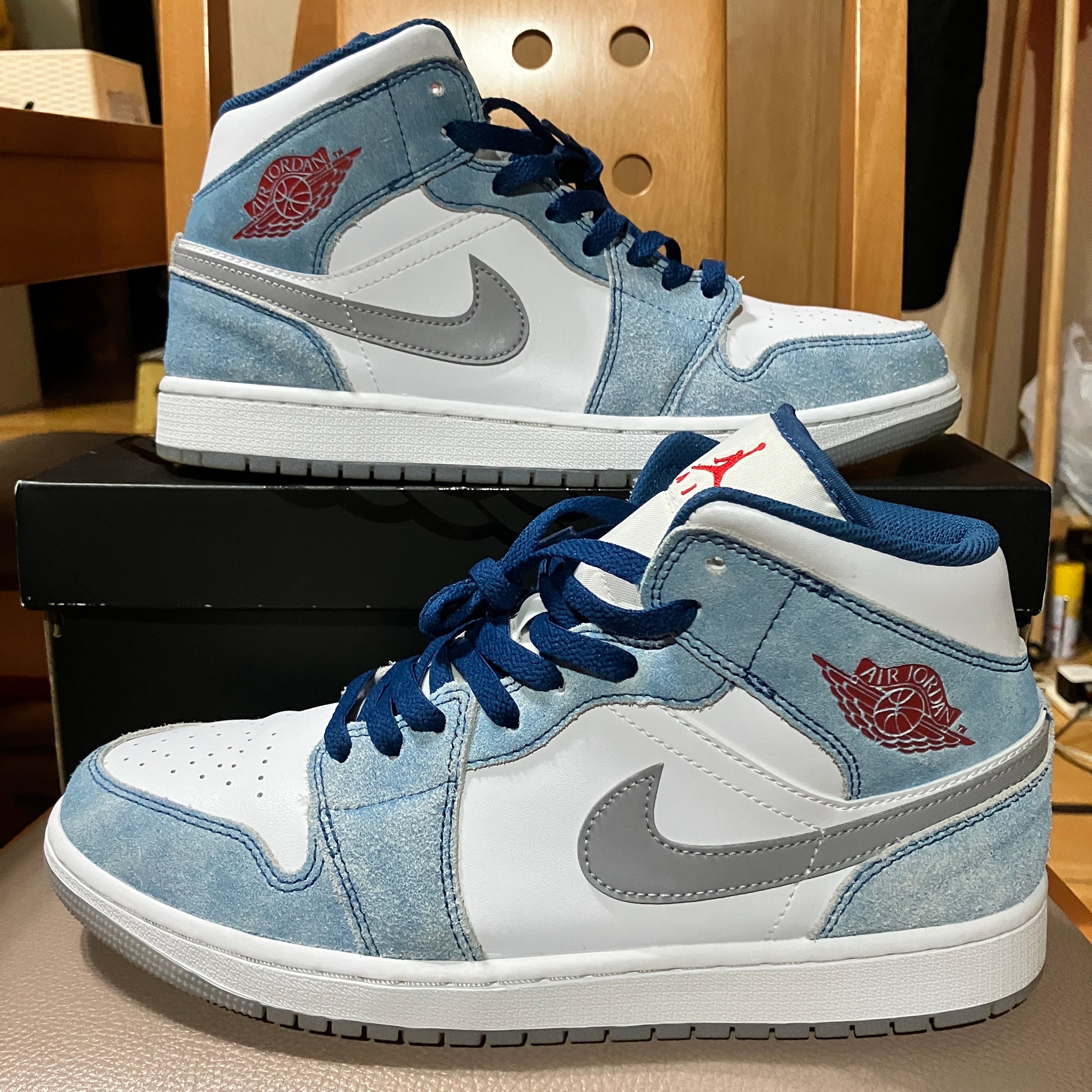 Nike Air Jordan 1 Mid SE "White/Hyper Royal/Red"