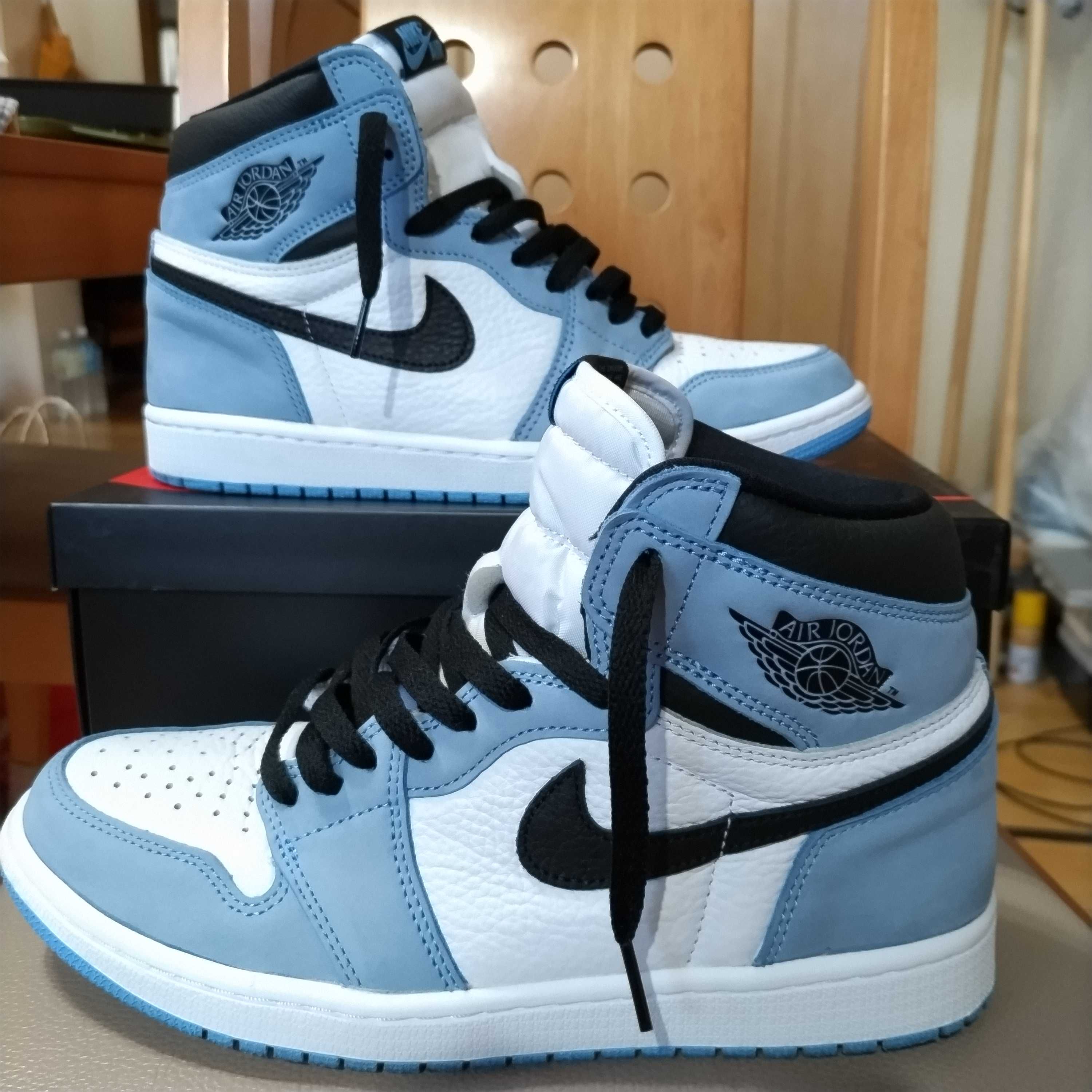 Nike Air Jordan 1 High OG "University Blue"