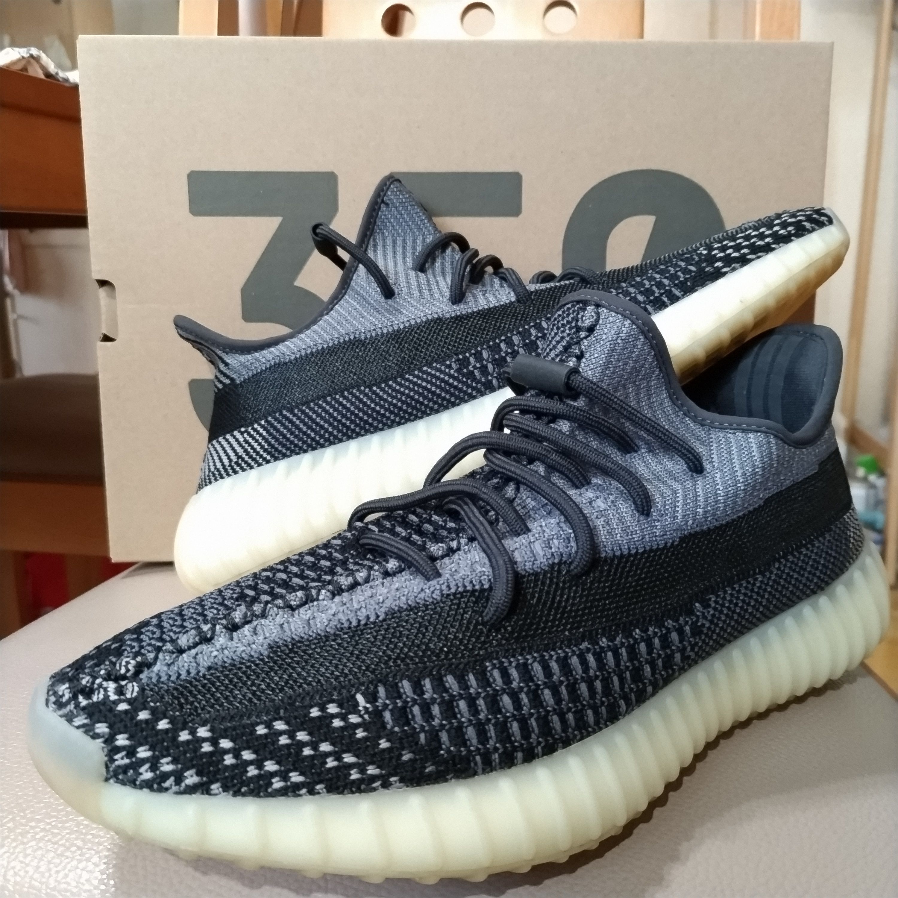 adidas YEEZY Boost 350V2 "Carbon"