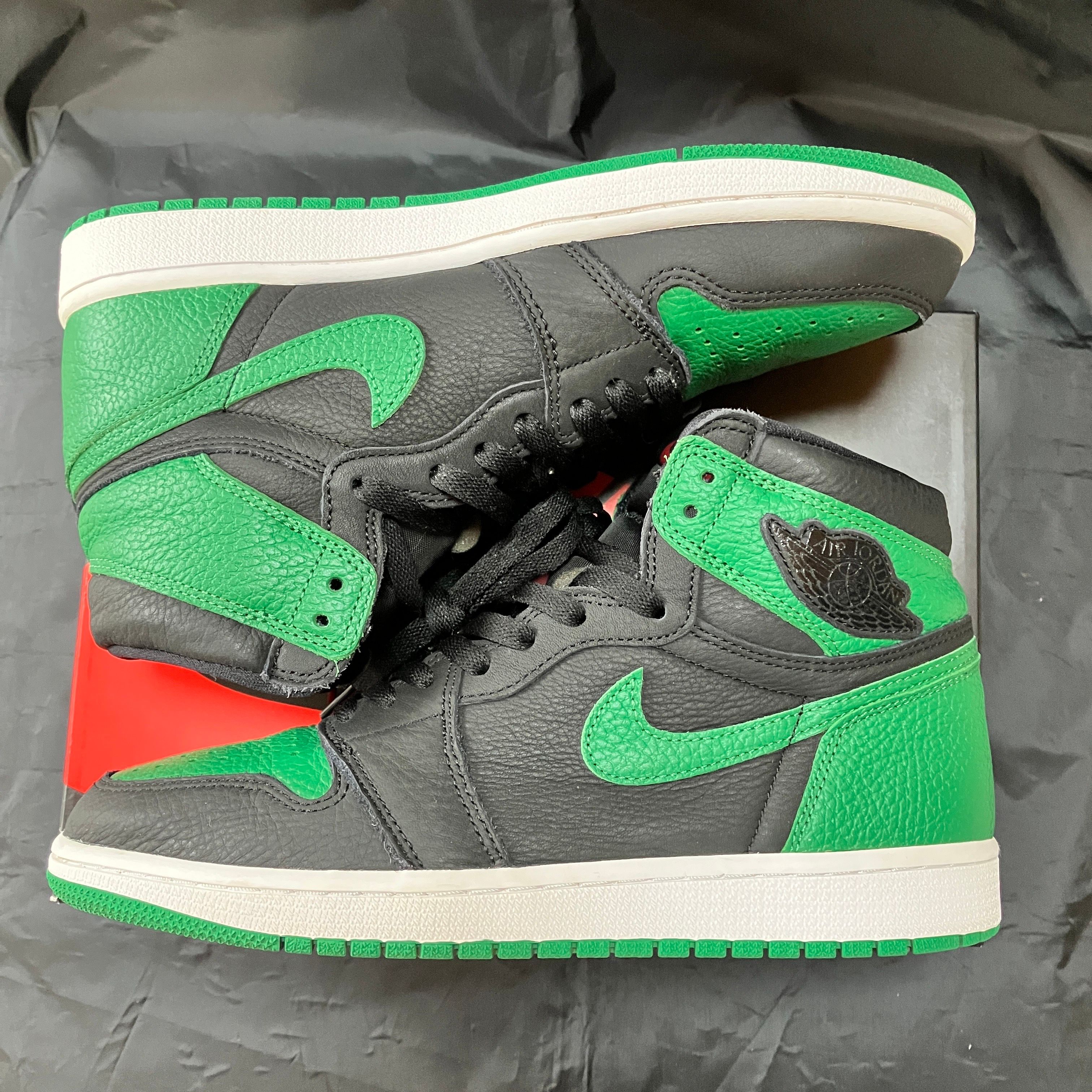 Nike Air Jordan 1 Retro High OG "Black/Pine Green" (2020)