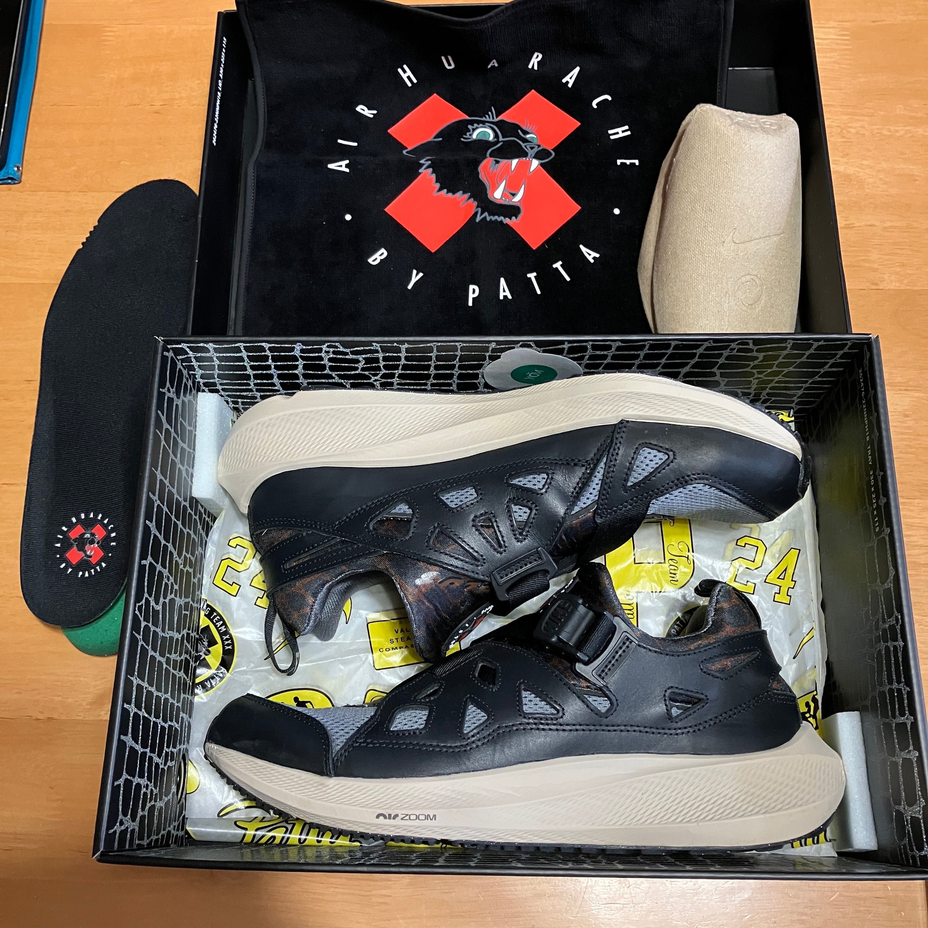 Patta × Nike Air Huarache 20Y24 "Black and Cool Grey"