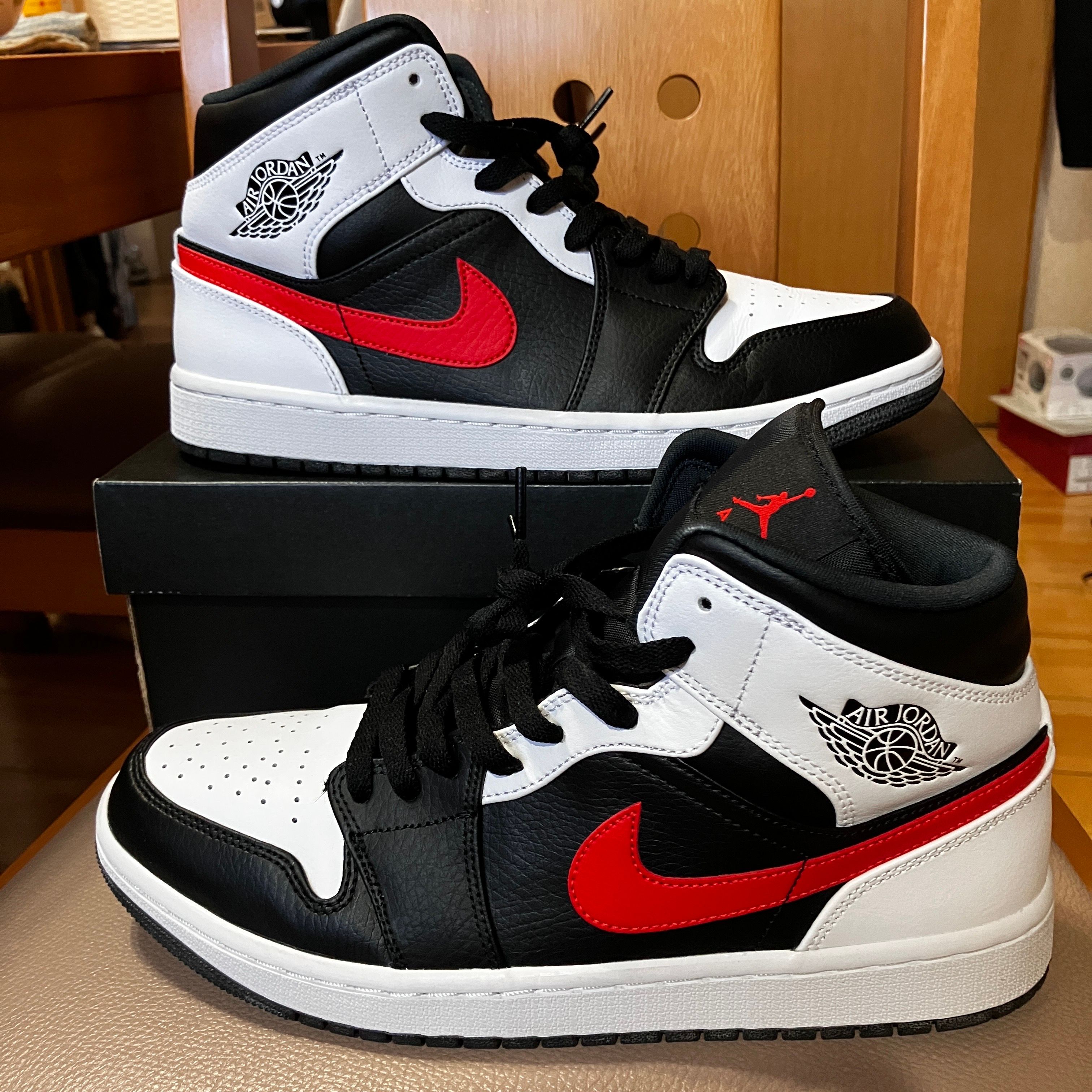 NIKE AIR JORDAN 1 MID "BLACK/CHILE RED/WHITE"
