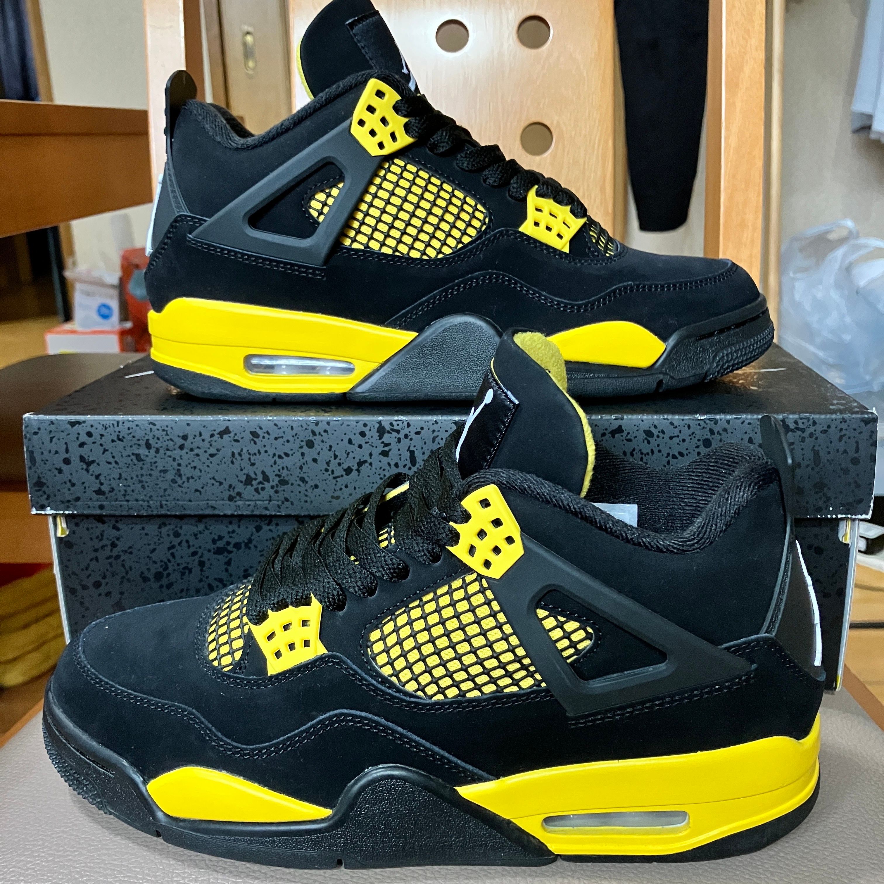 Nike Air Jordan 4 Retro "Thunder"(2023)