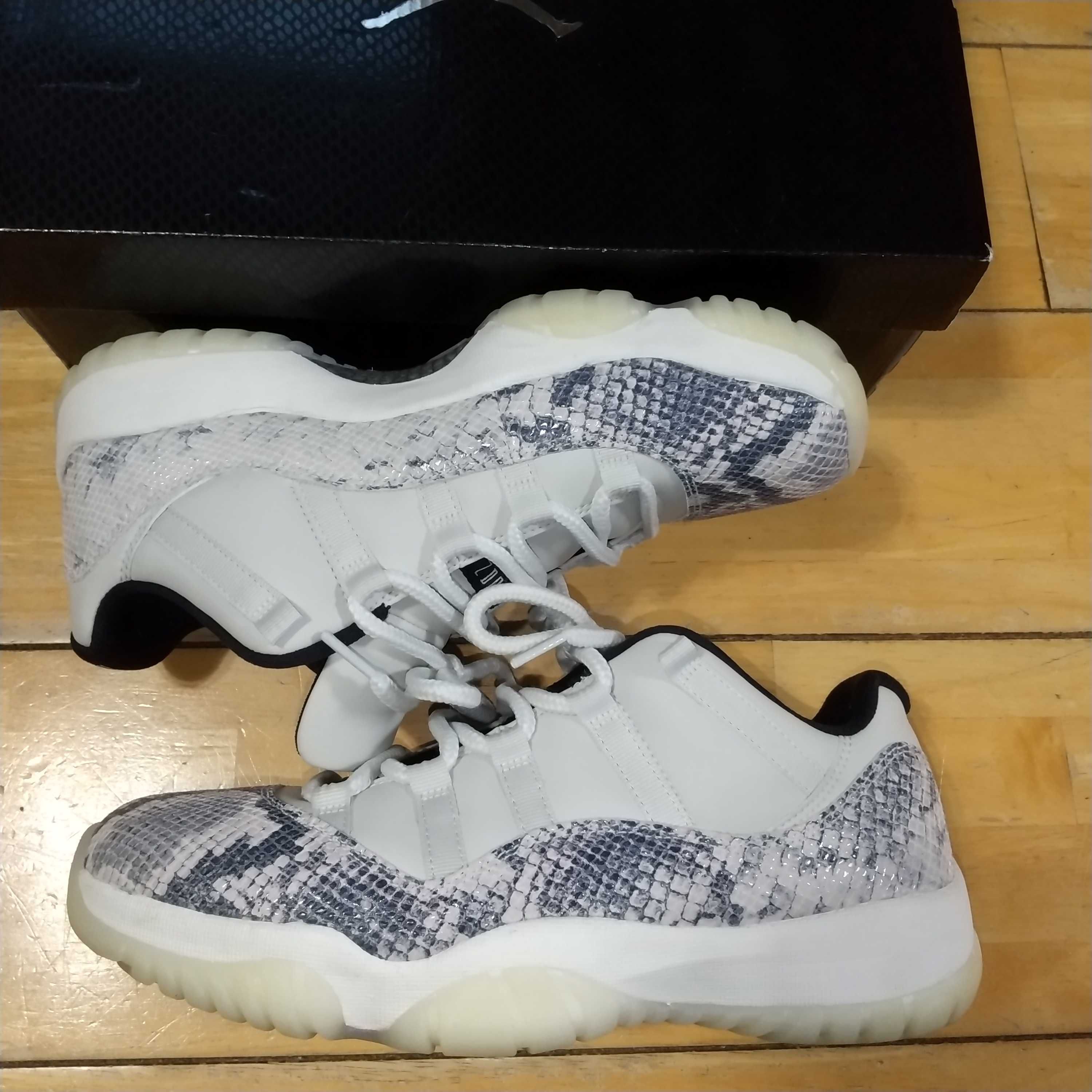 Nike Air Jordan 11 Low Snakeskin "Light Bone/University Red/Sail/Black"