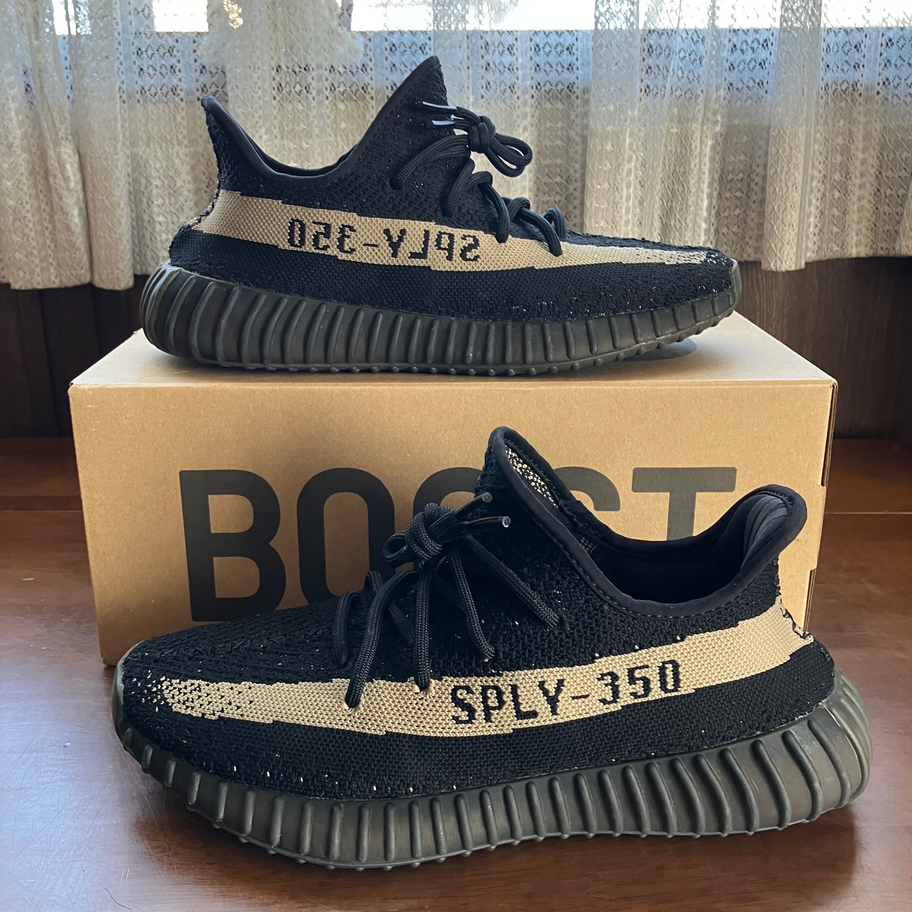 アディダス イージーブースト350V2 "コアブラックグリーン"