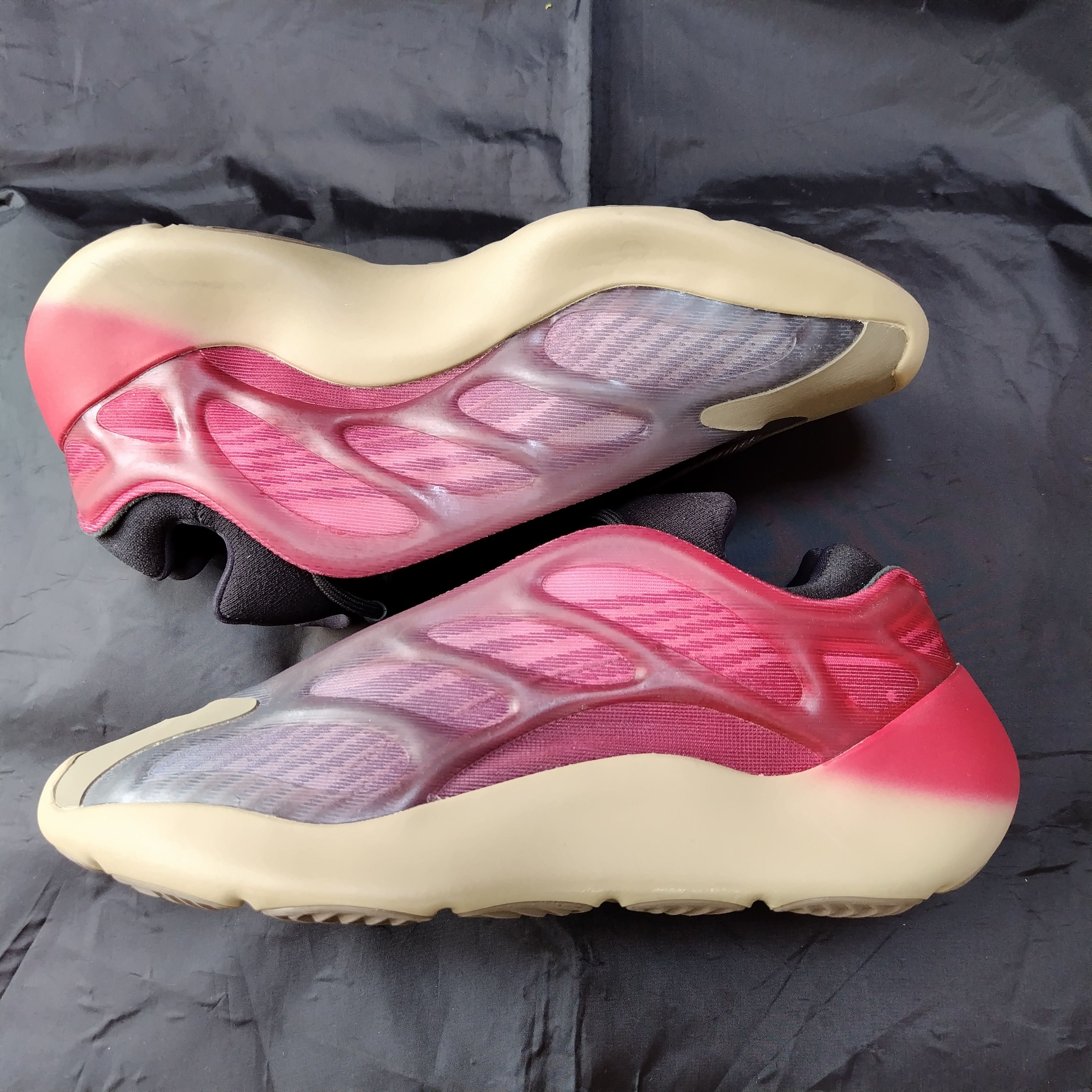 adidas Yeezy 700 V3 "Fade Carbon"