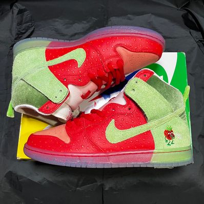 Nike SB Dunk High "Strawberry Cough"