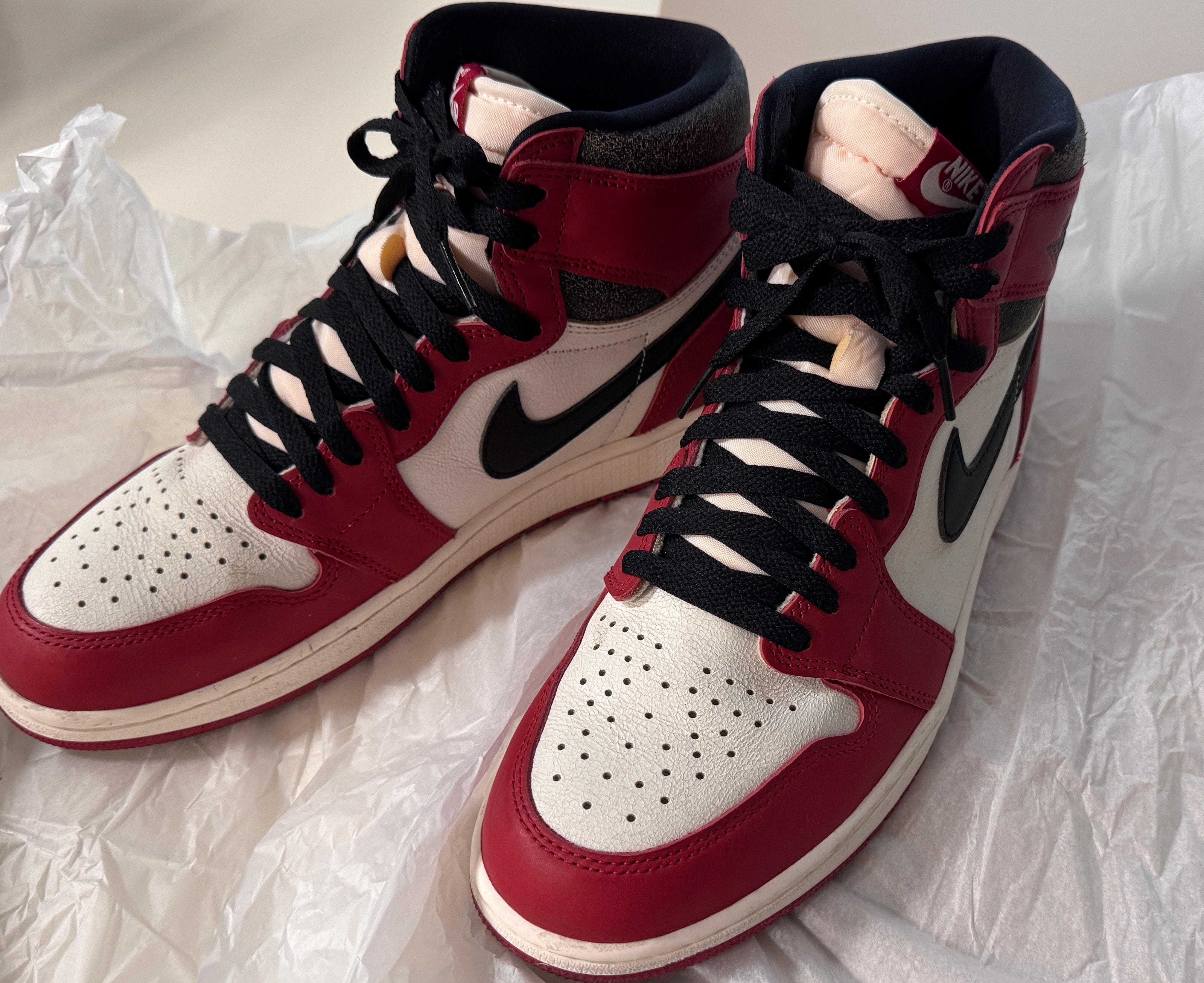 Nike Air Jordan 1 High OG "Lost & Found/Chicago"