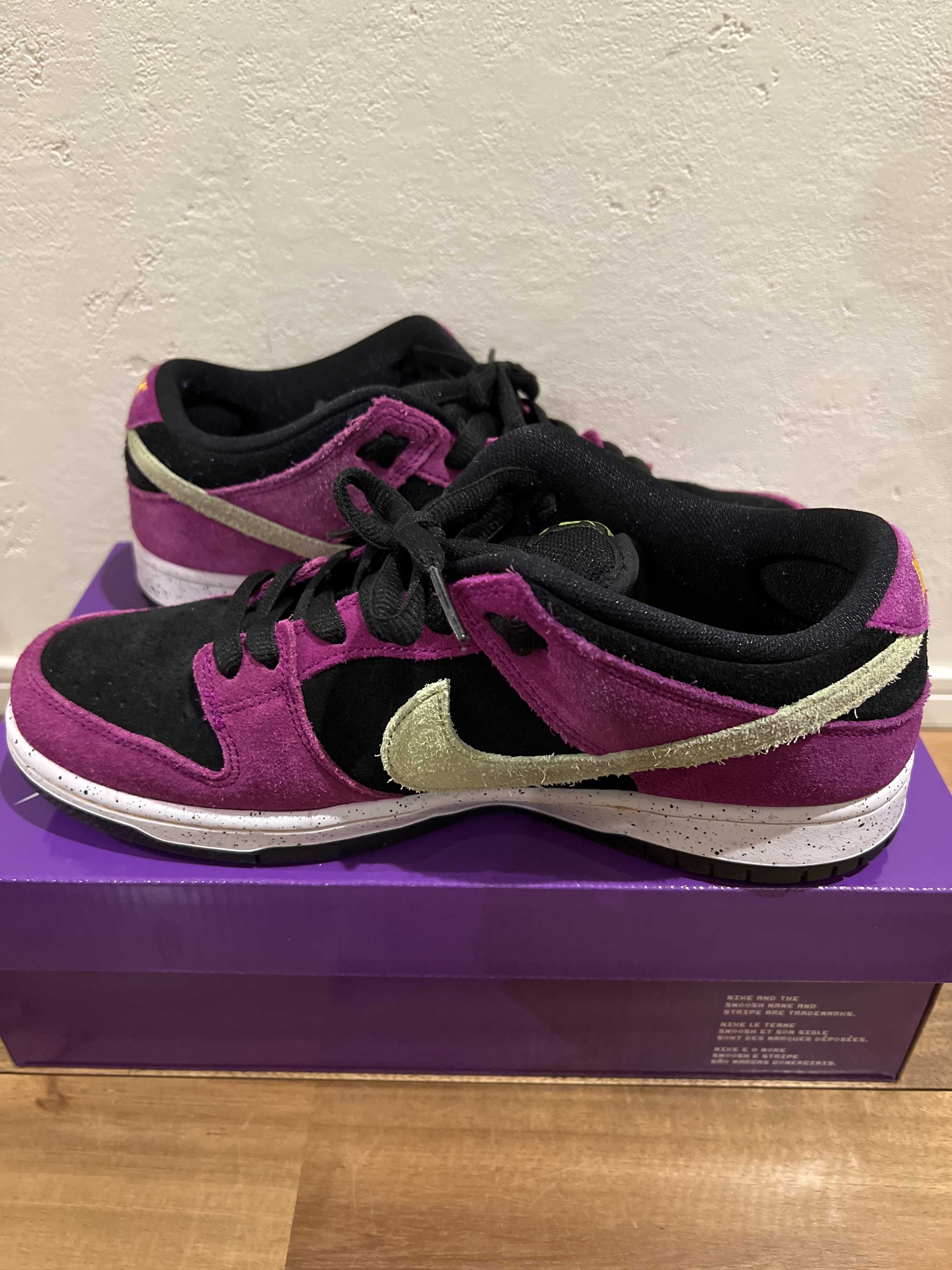 Nike SB Dunk Low "Red Plum"