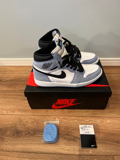 Nike Air Jordan 1 High OG "University Blue"