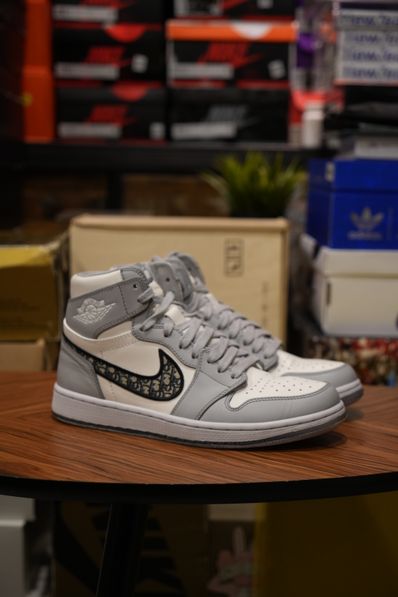 Dior × Nike Air Jordan 1 High OG