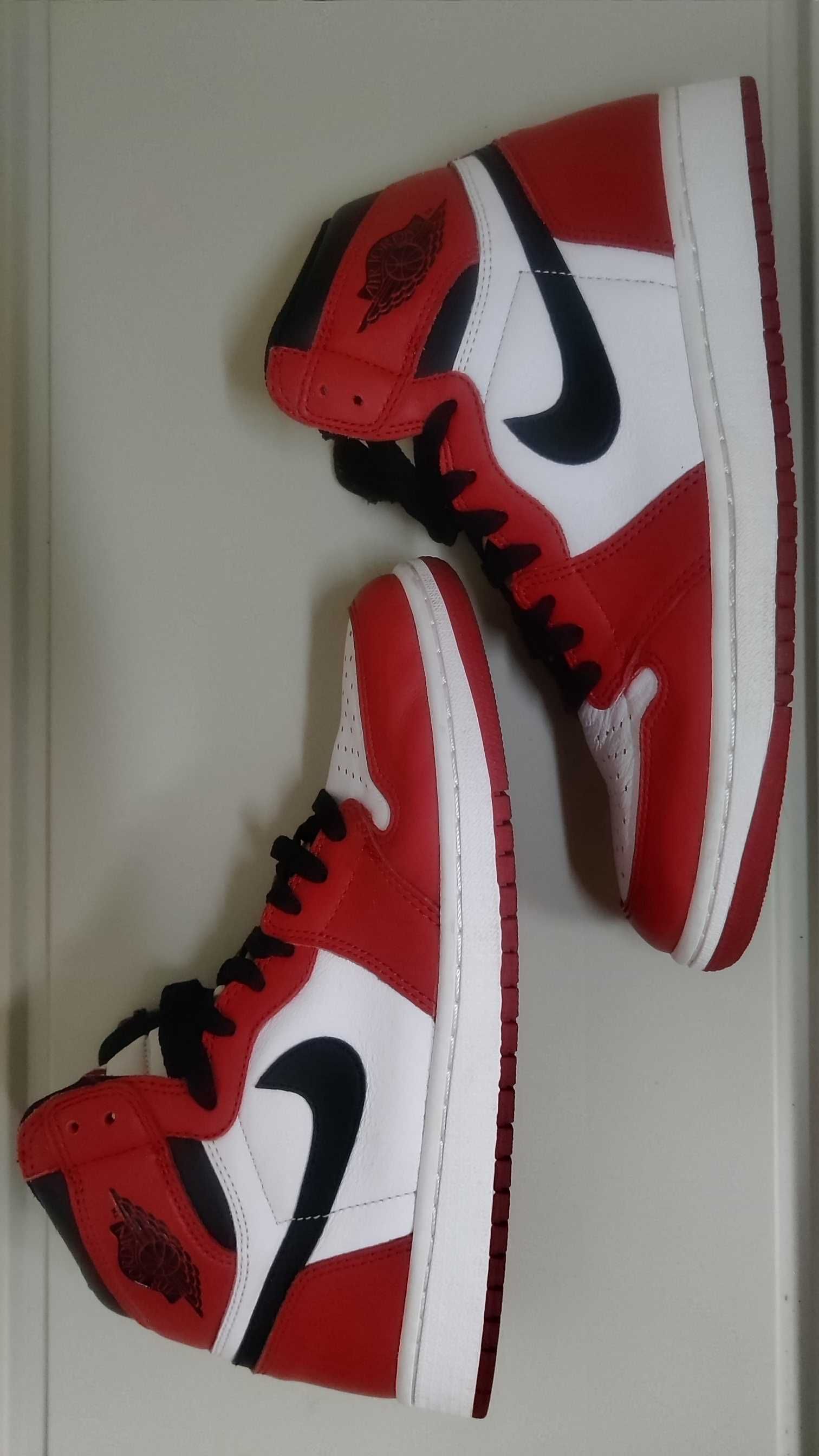 Nike Air Jordan 1 Retro High "Chicago" (2015)