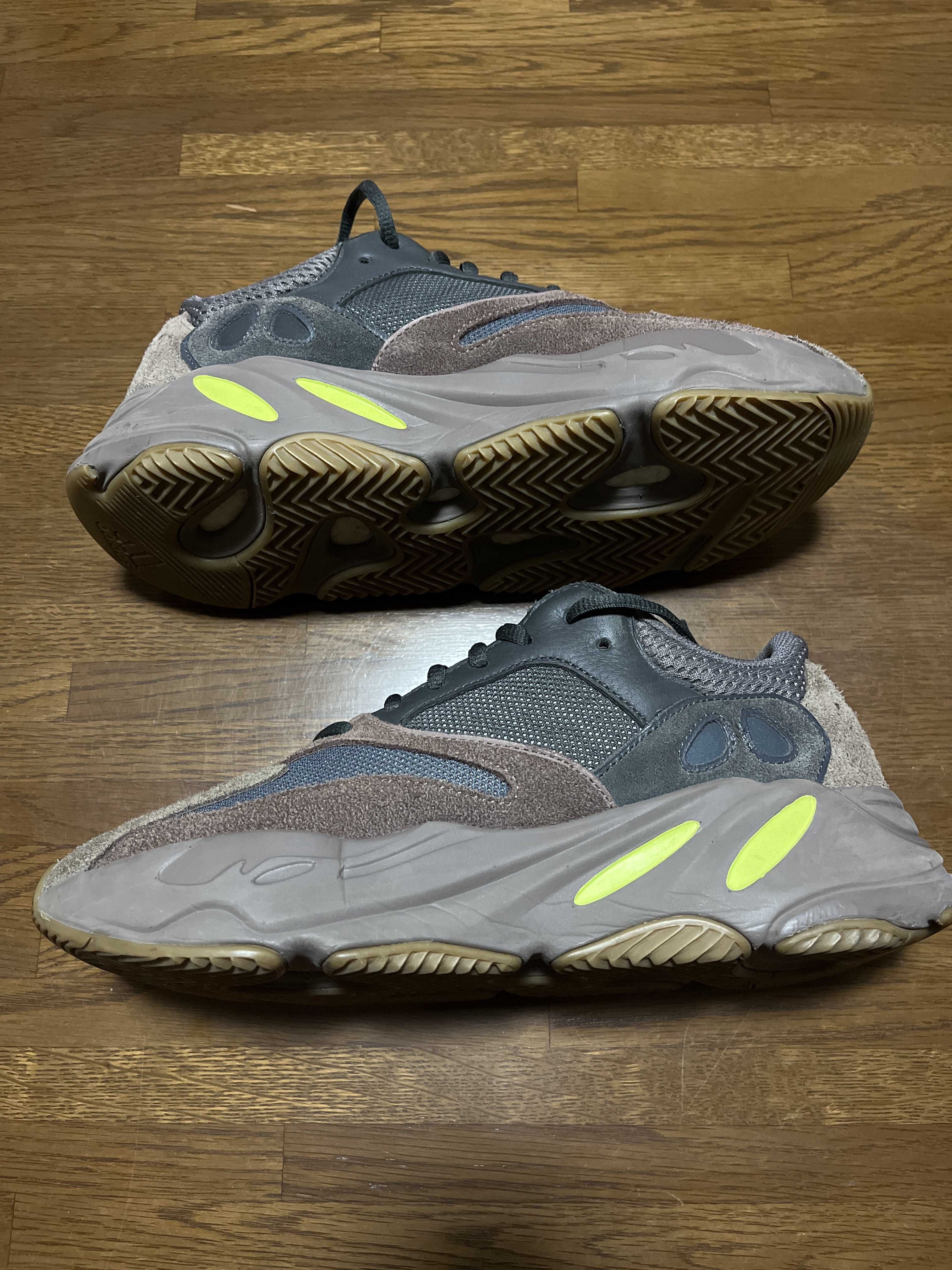 YEEZY BOOST 700 WAVE RUNNER DARK GREY