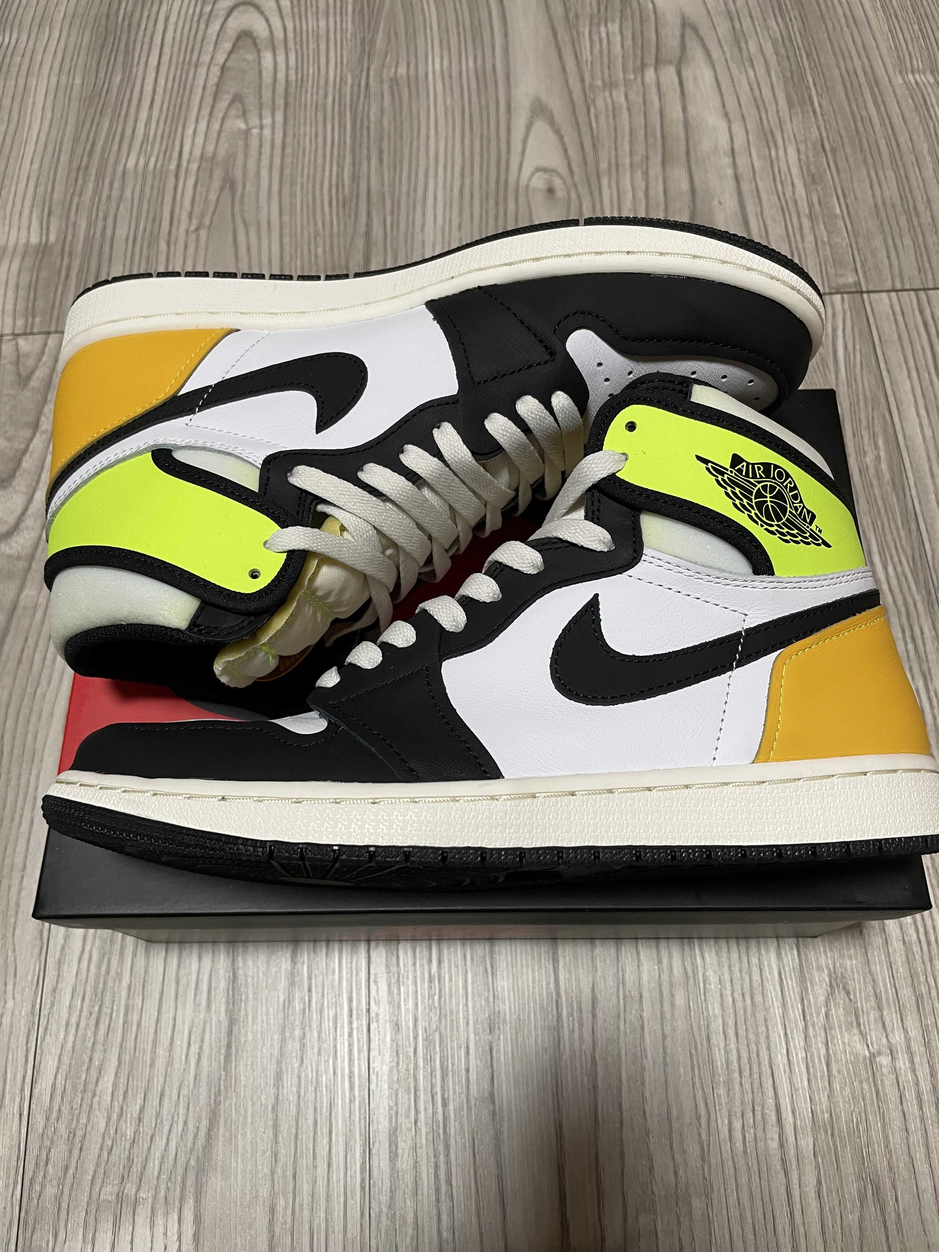 Nike Air Jordan 1 High OG "Volt Gold"