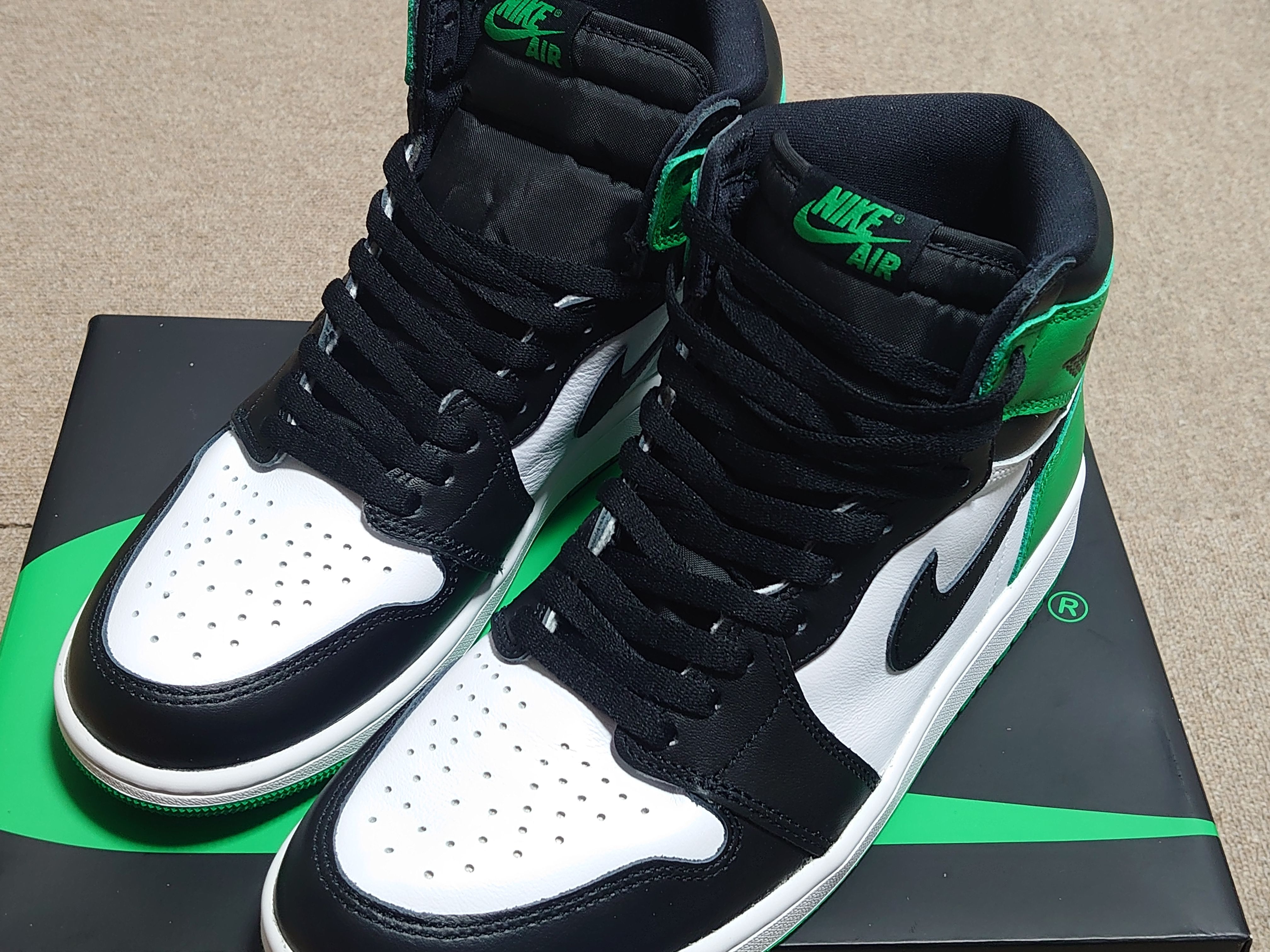 Nike Air Jordan 1 Retro High OG "Celtics/Black and Lucky Green" (2023)