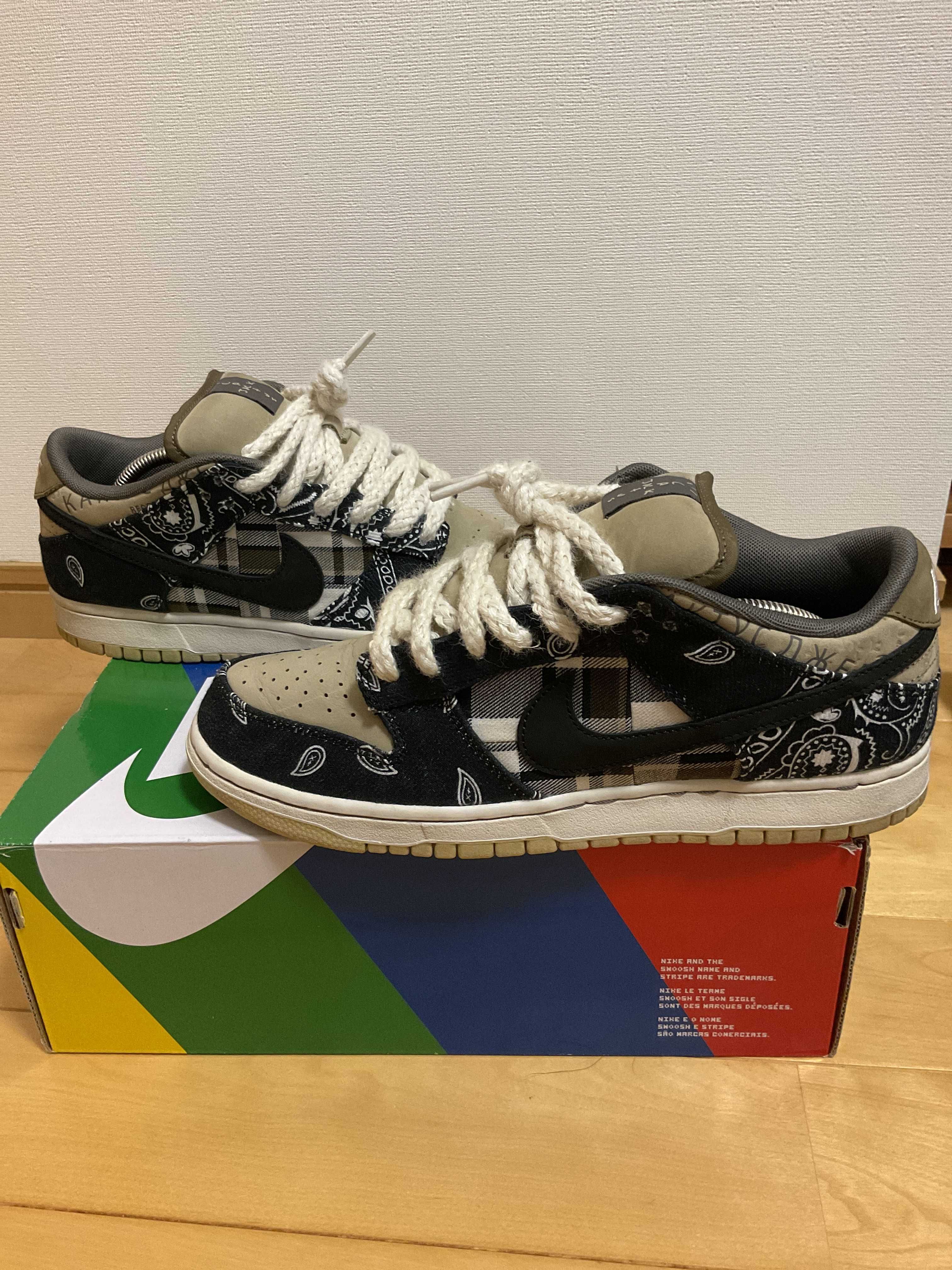 Travis Scott × Nike SB Dunk Low "Black/Parachute Beige"