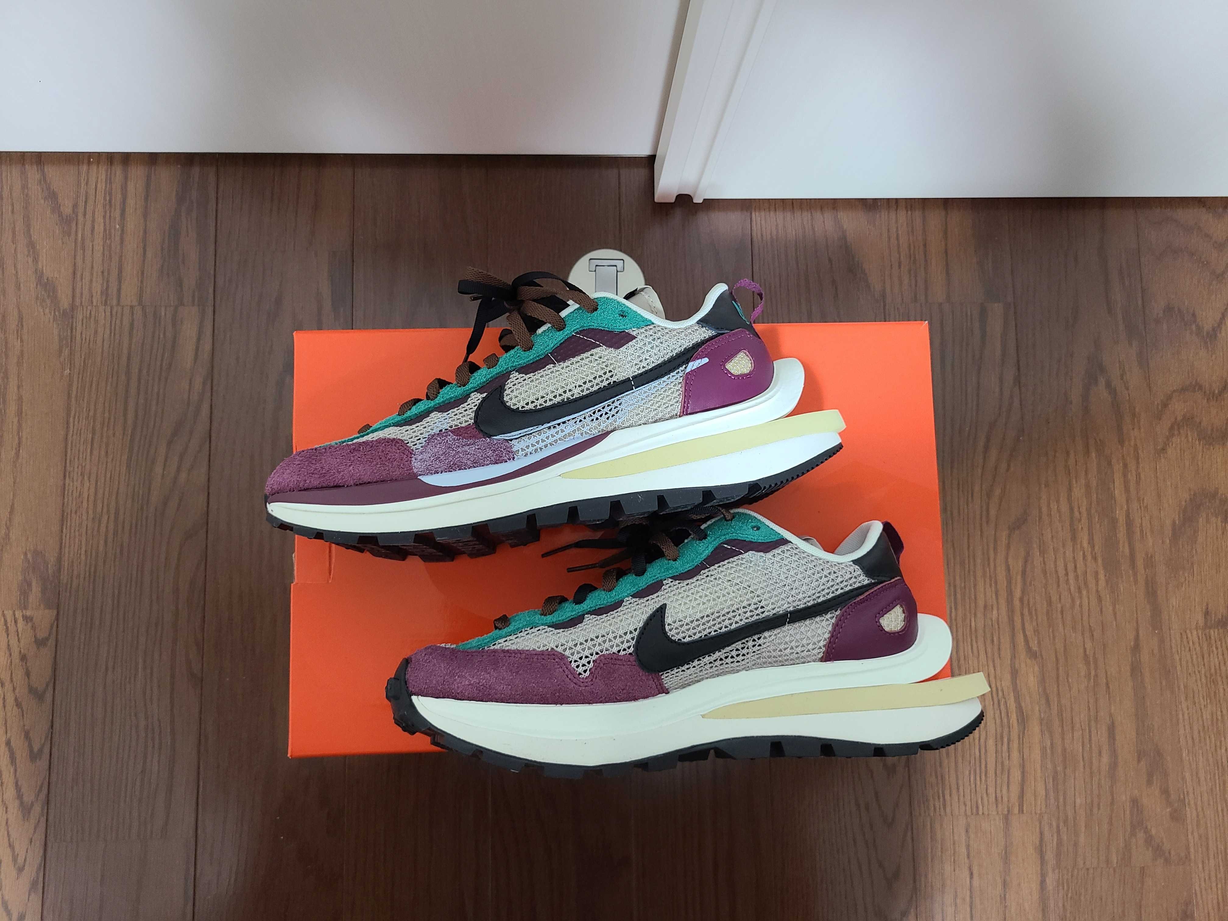 sacai × Nike Vapor Waffle "String/Red/Green"