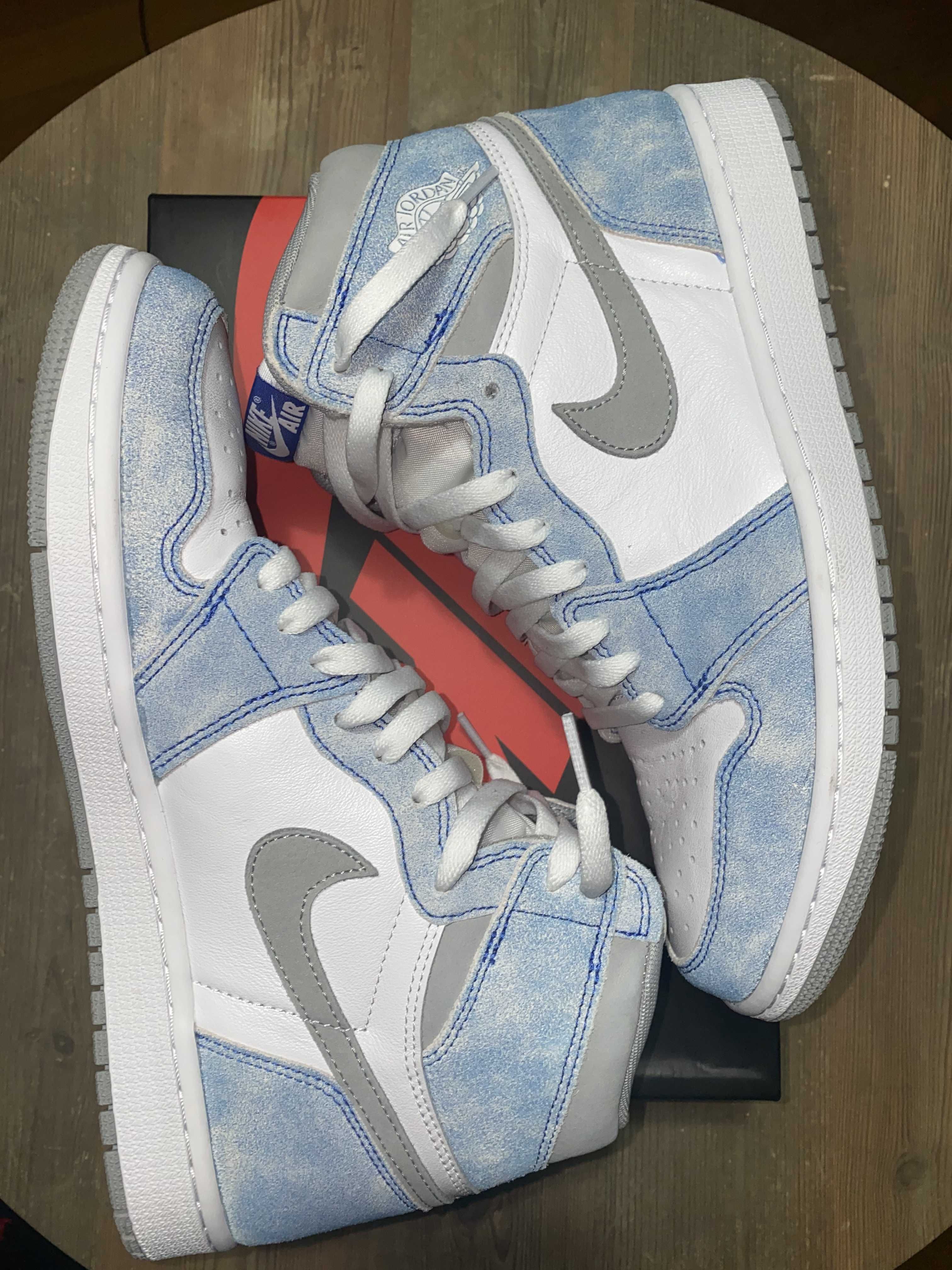 Nike Air Jordan 1 High OG "Hyper Royal"