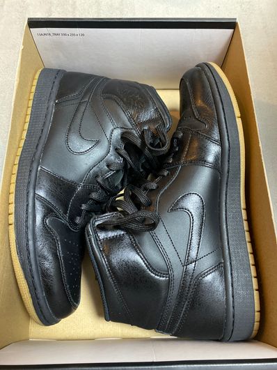 Nike Air Jordan 1 RETRO High "Black Gum"