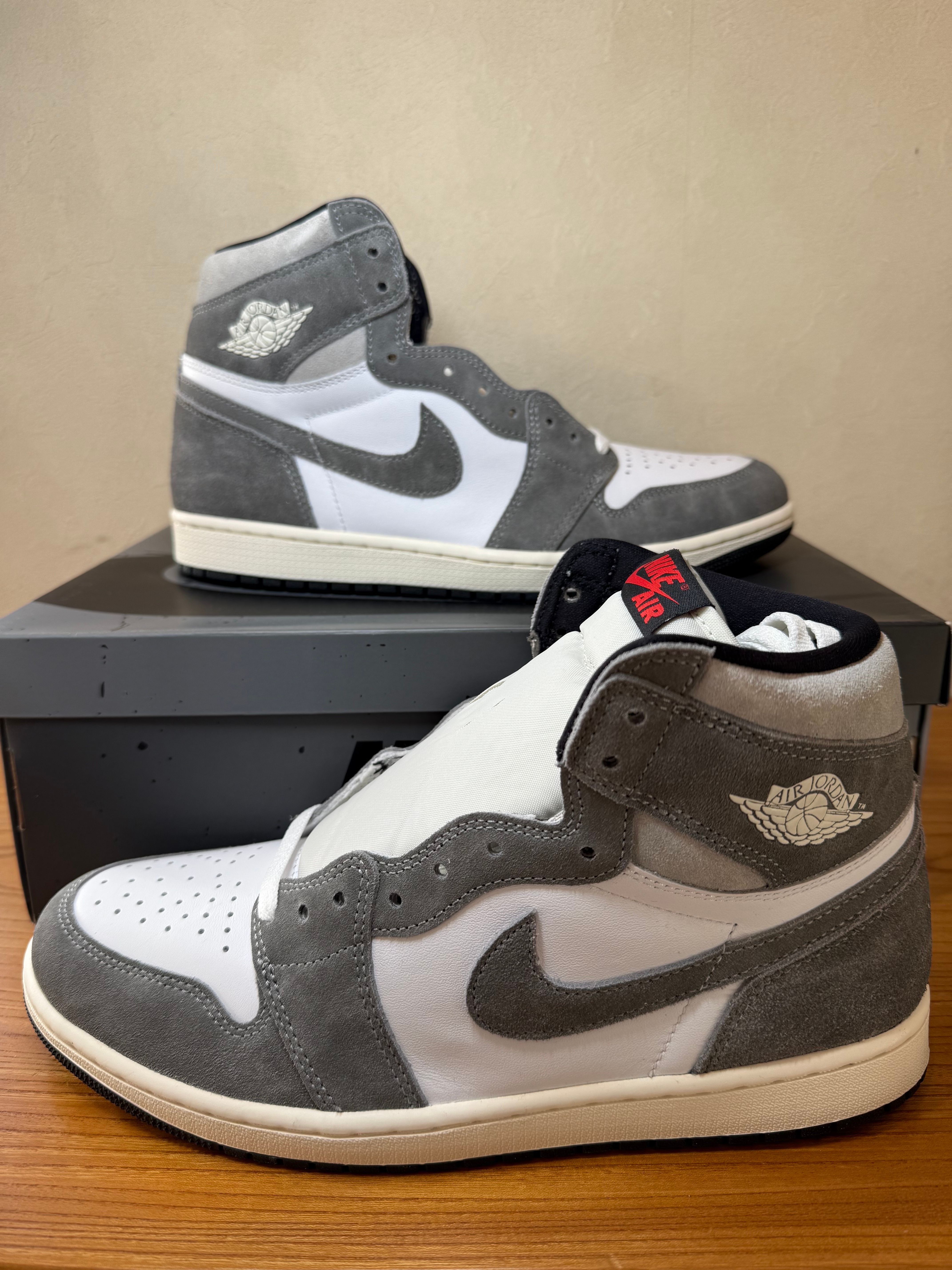 Nike Air Jordan 1 Retro High OG "Black and Smoke Grey"