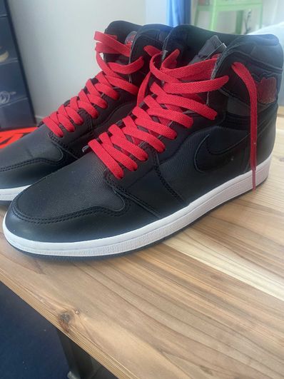 Nike Air Jordan 1 Retro High OG "Black/Metallic Silver/Gym Red"