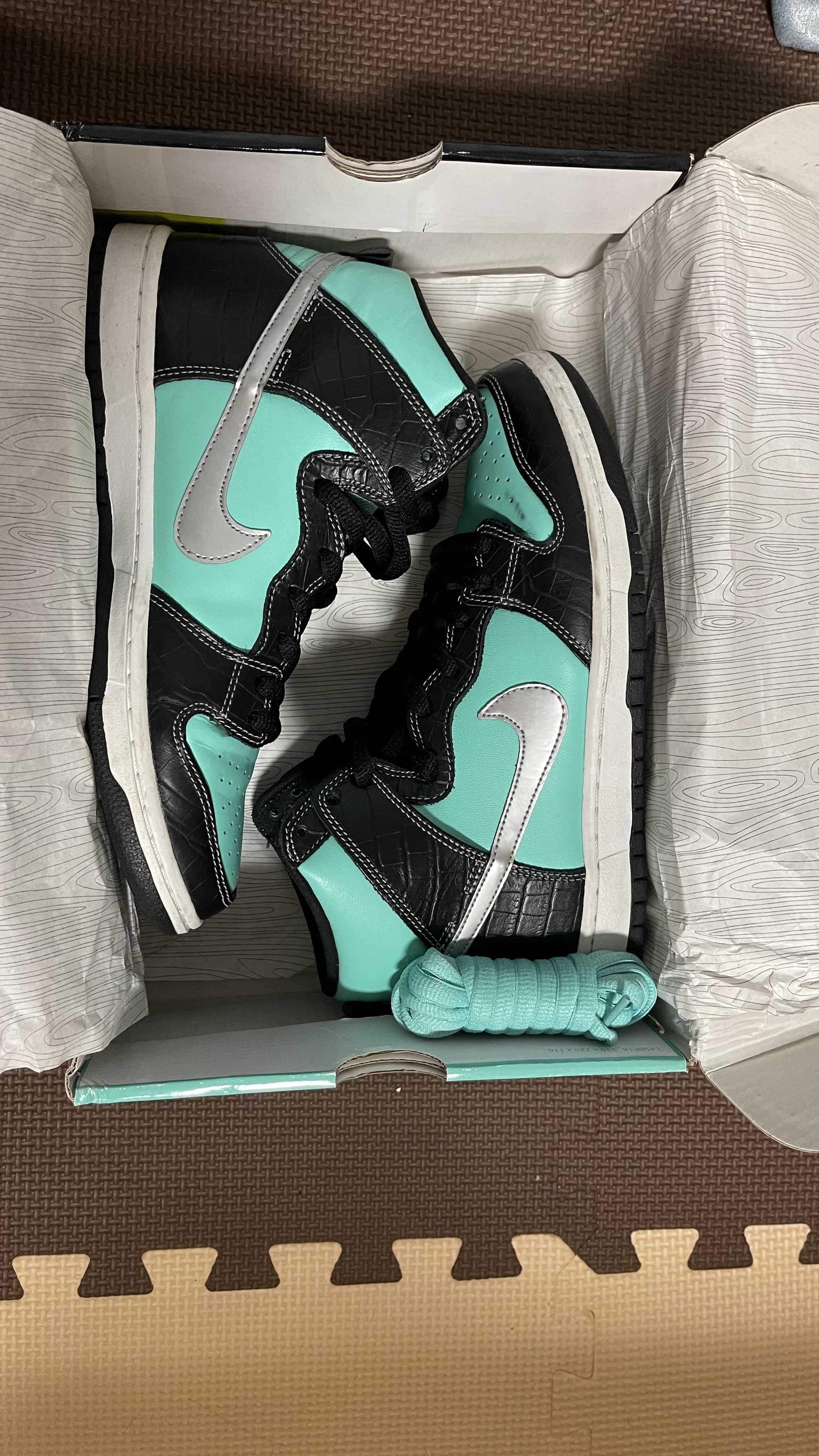 Diamond Supply × Nike SB Dunk High "Tiffany"