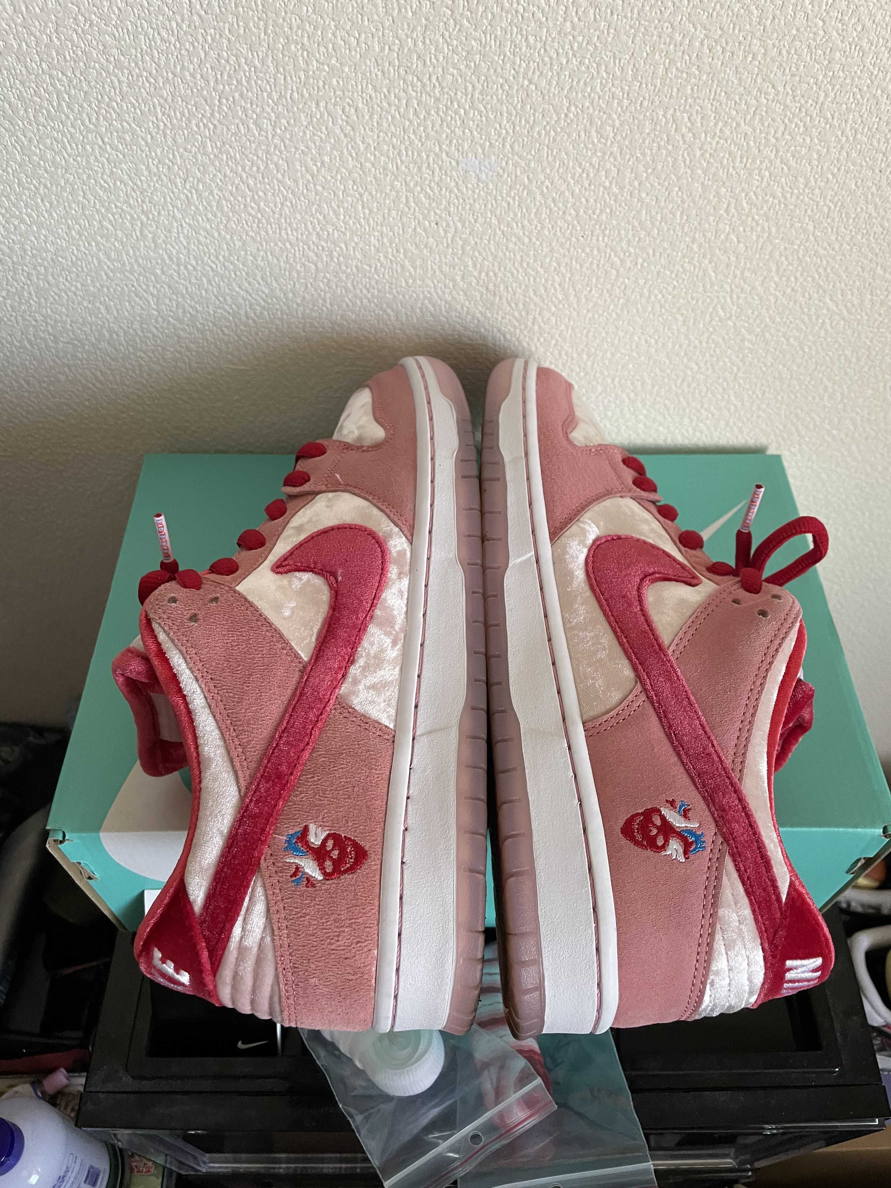 Strangelove × Nike SB Dunk Low "Valentine’s Day"