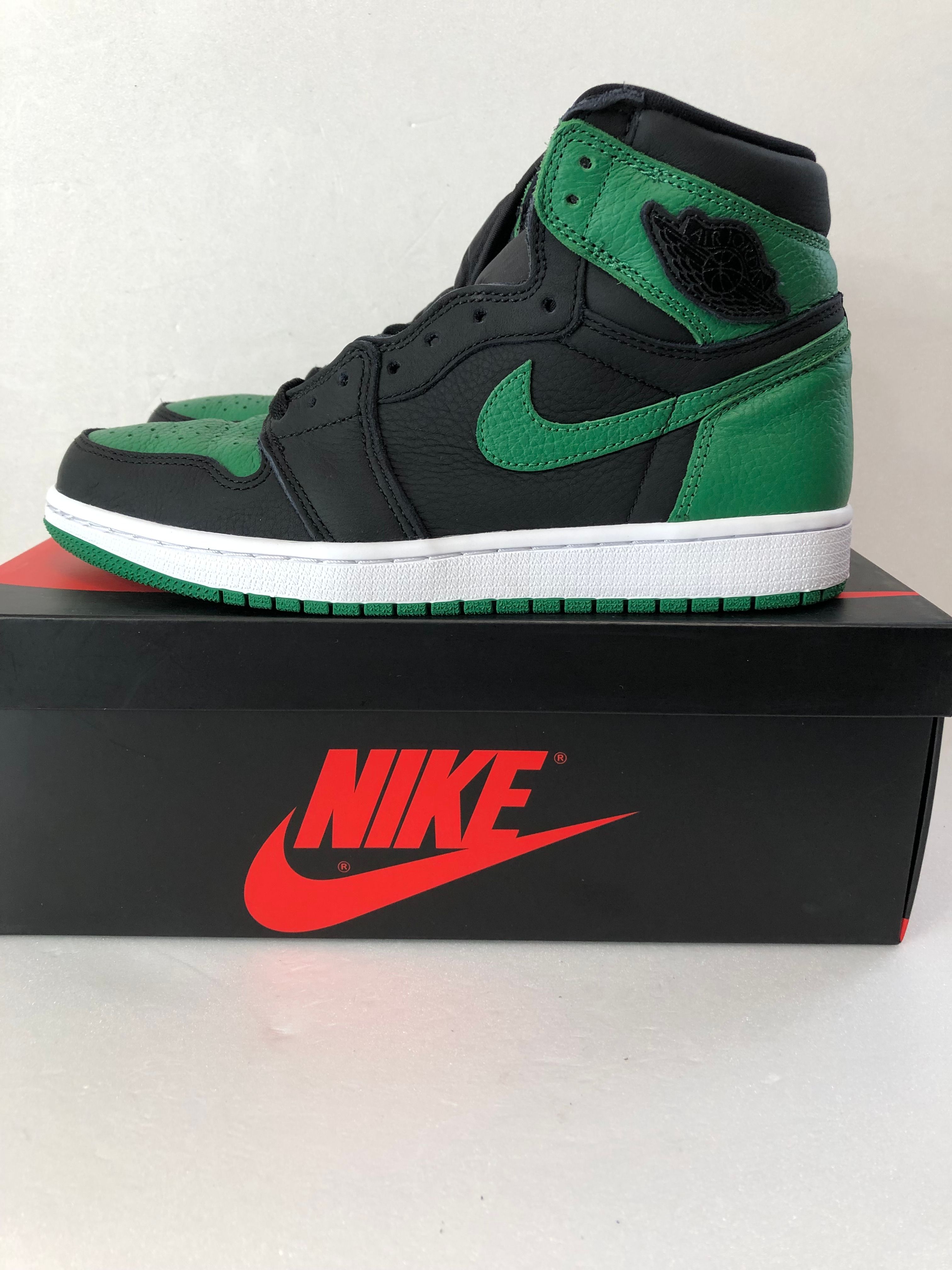 Nike Air Jordan 1 Retro High OG "Black/Pine Green" (2020)      