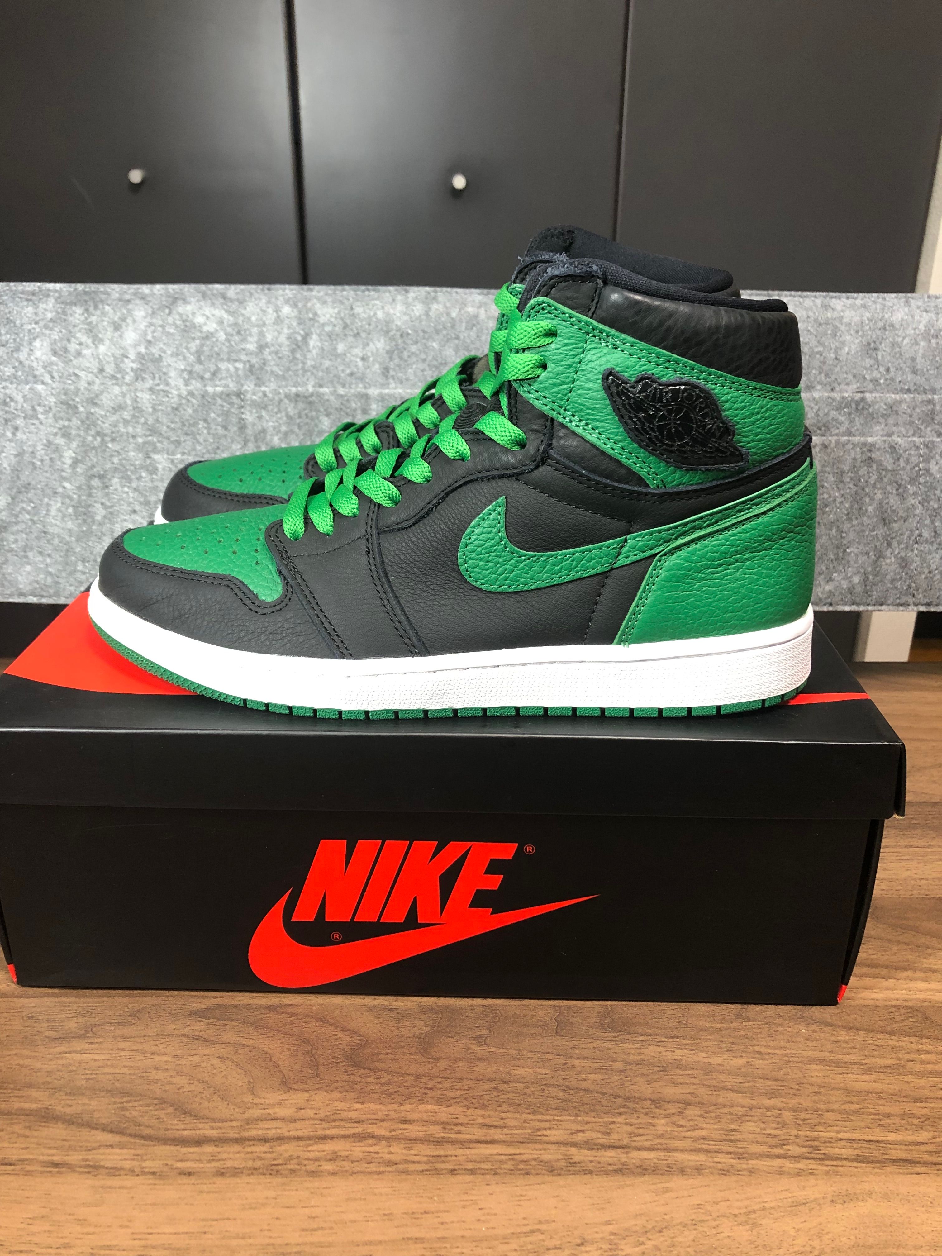 Nike Air Jordan 1 Retro High OG "Black/Pine Green" (2020)