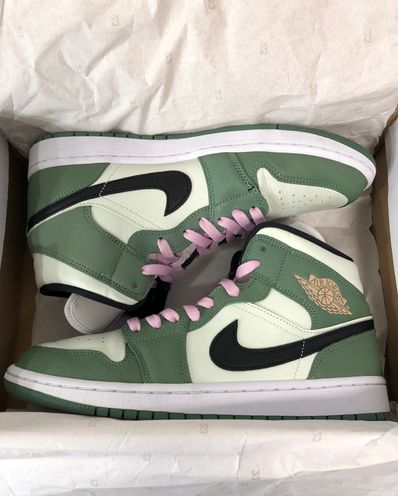 NIKE Women's AIR JORDAN 1 MID SE "DUTCH GREEN"