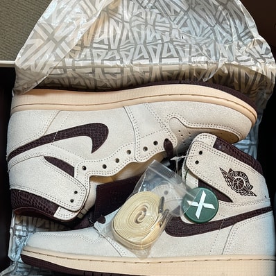 A Ma Maniere × Nike Air Jordan 1 Retro High OG "Sail and Burgundy"