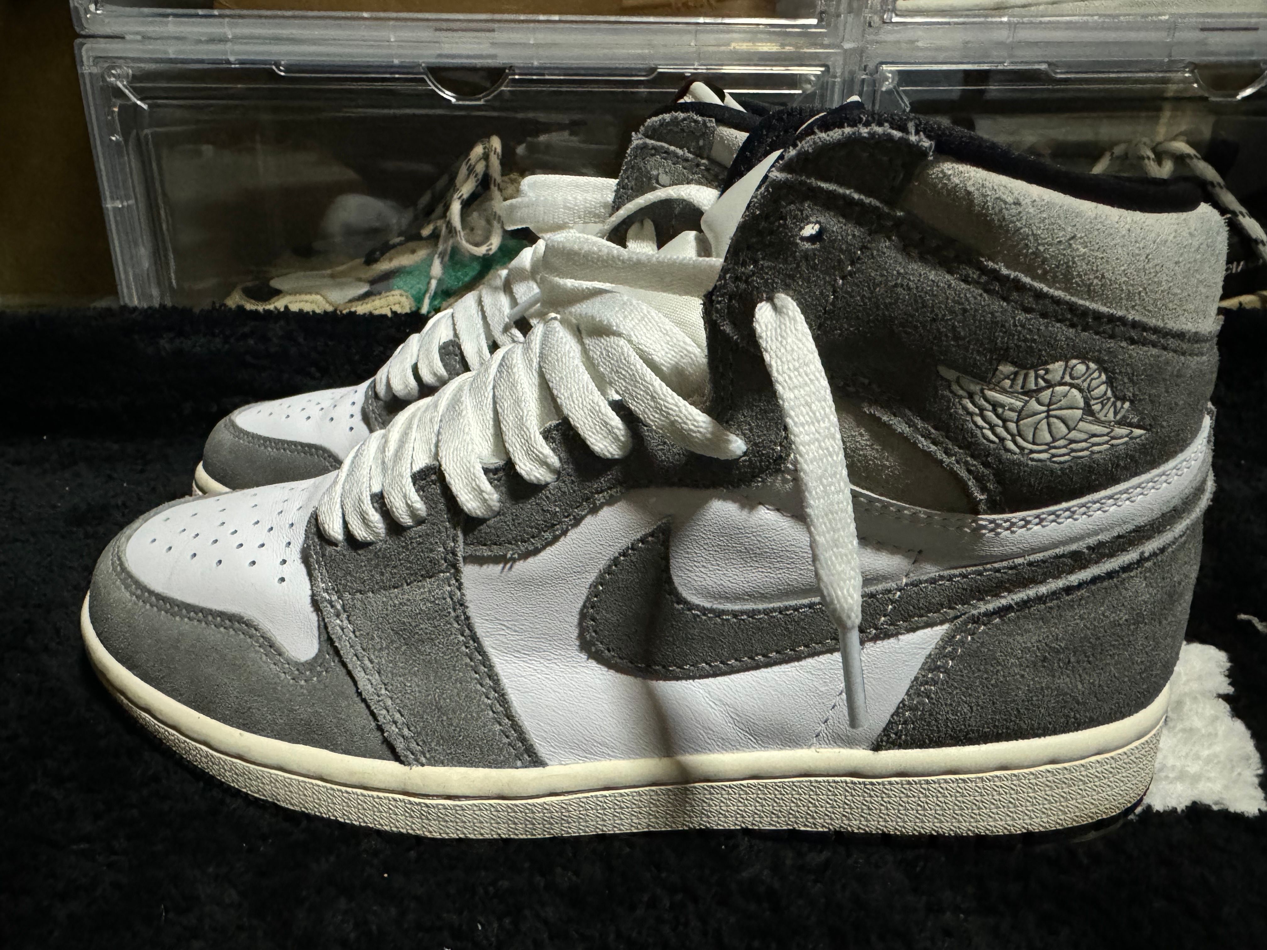 Nike Air Jordan 1 Retro High OG "Black and Smoke Grey"