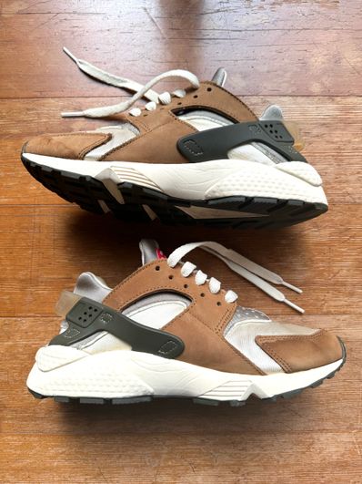 Air huarache run top zip black white