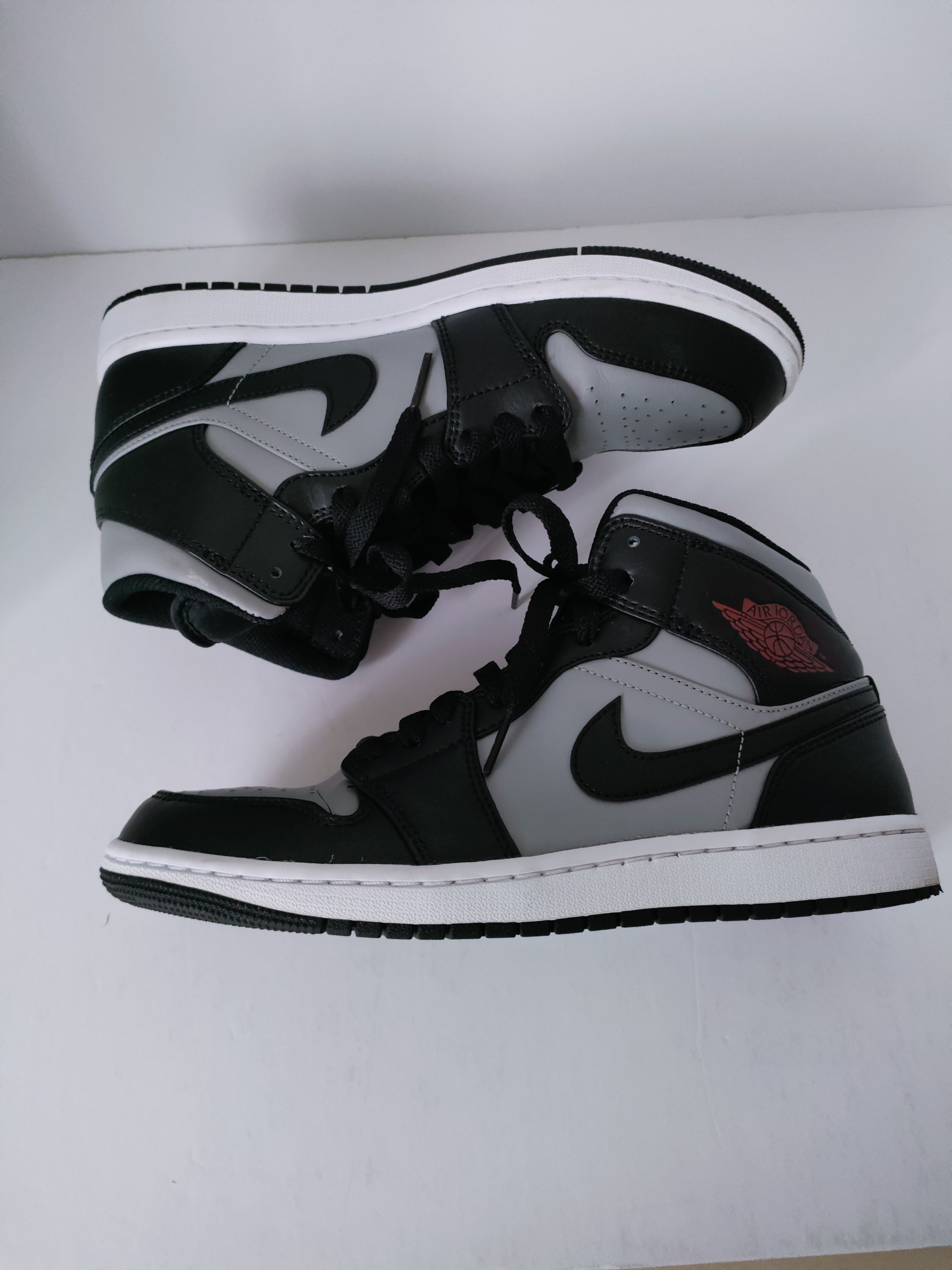 Nike Air Jordan 1 Mid "Shadow"