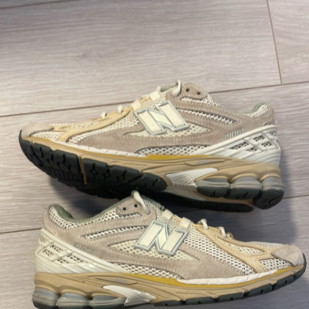 AURALEE × New Balance 1906R "Beige"